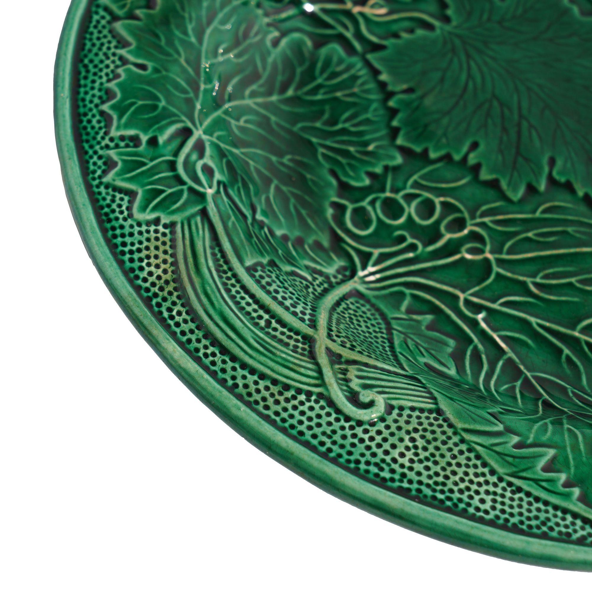XIX secolo Piatto in maiolica dello Staffordshire, 1840 ca. in vendita