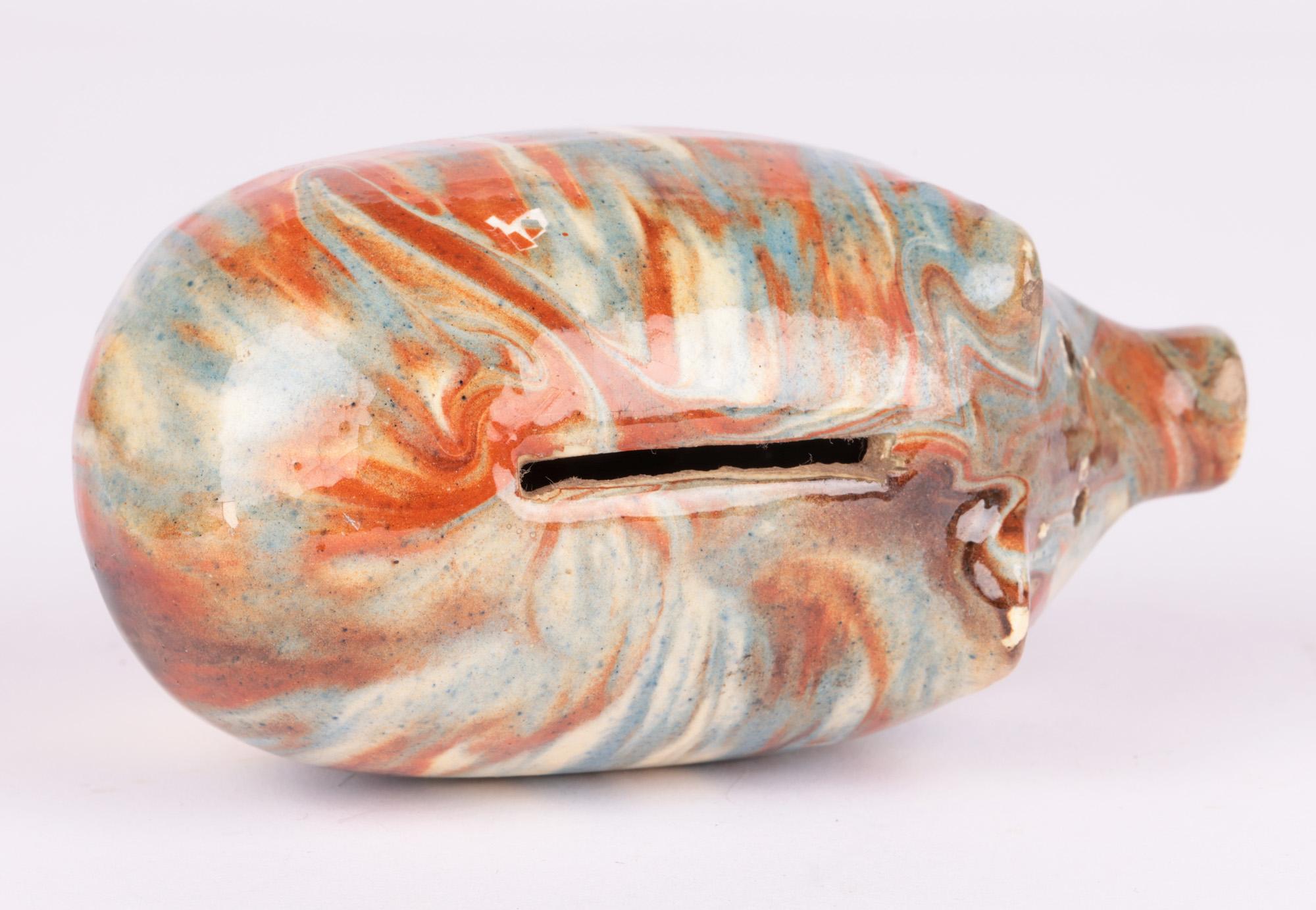 Anglais Tirelire à cochon en poterie émaillée Staffordshire Marble Slipware en vente