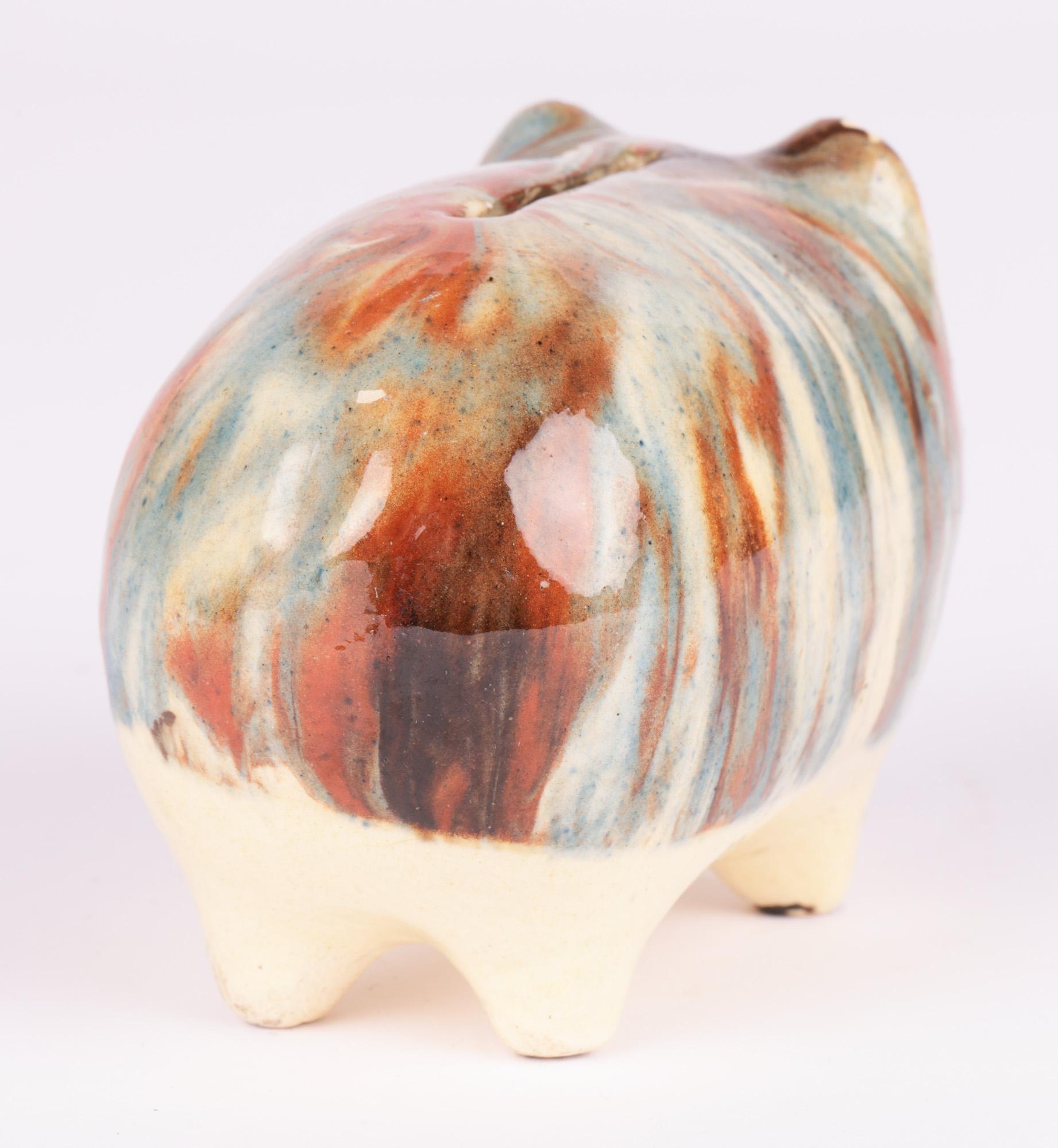 Milieu du XIXe siècle Tirelire à cochon en poterie émaillée Staffordshire Marble Slipware en vente