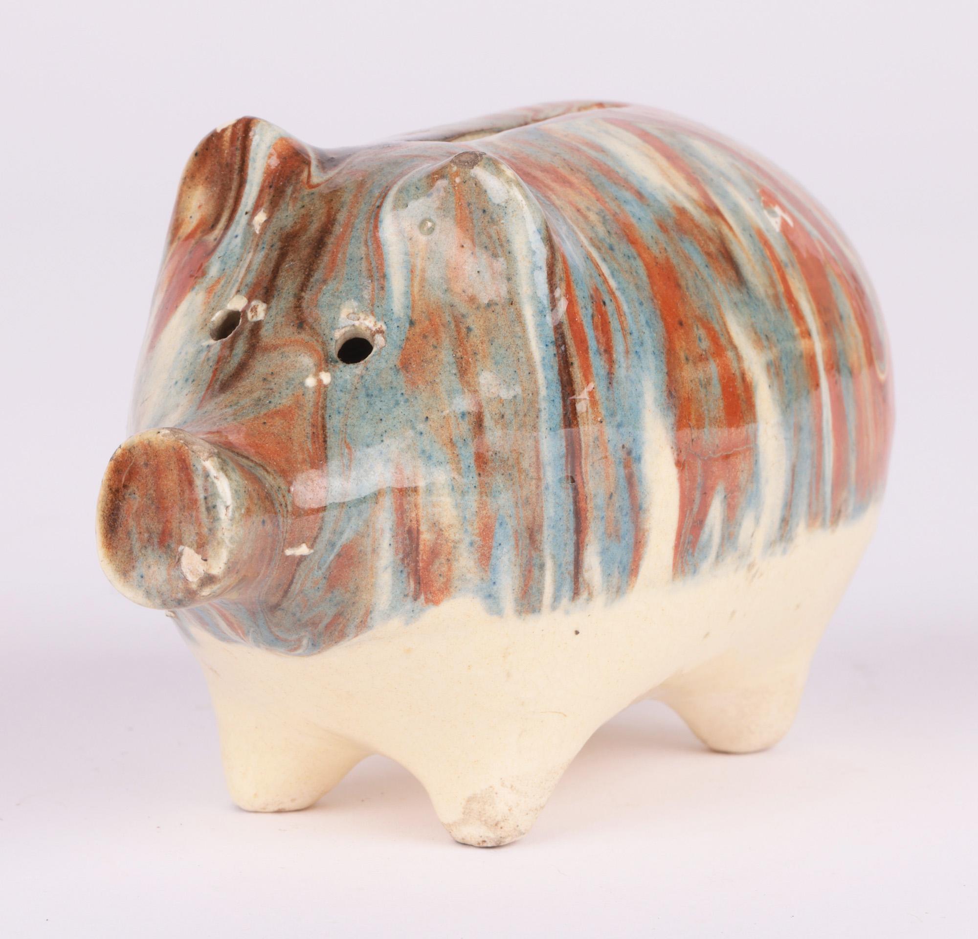 Poteries Tirelire à cochon en poterie émaillée Staffordshire Marble Slipware en vente