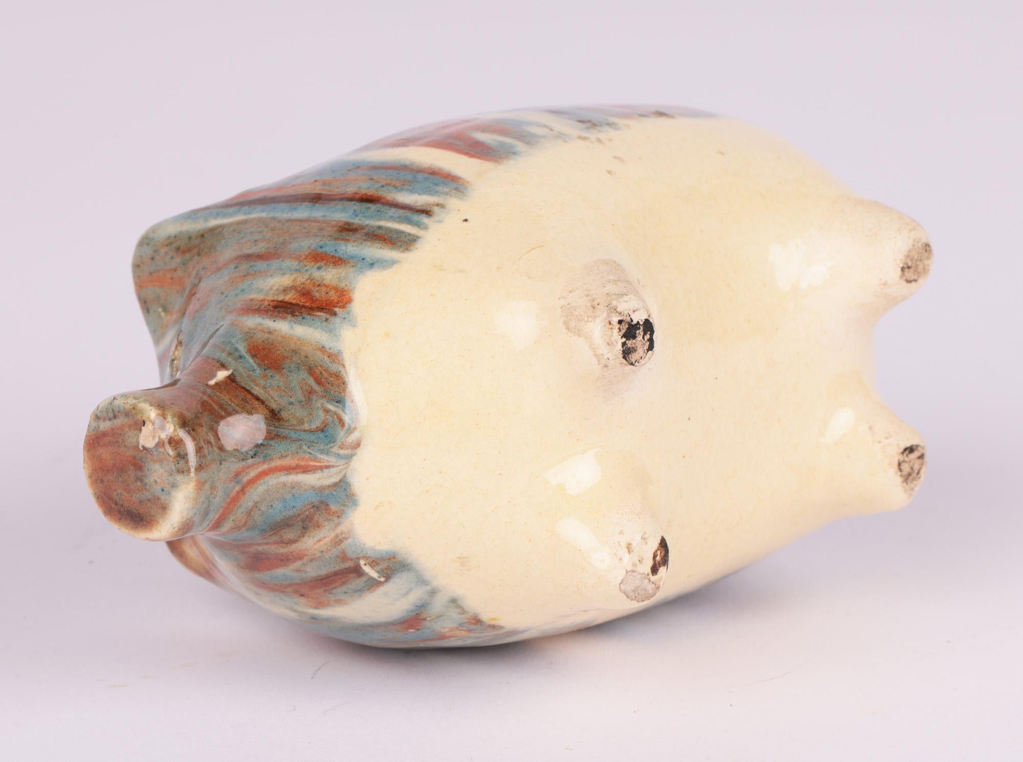 Tirelire à cochon en poterie émaillée Staffordshire Marble Slipware en vente 1