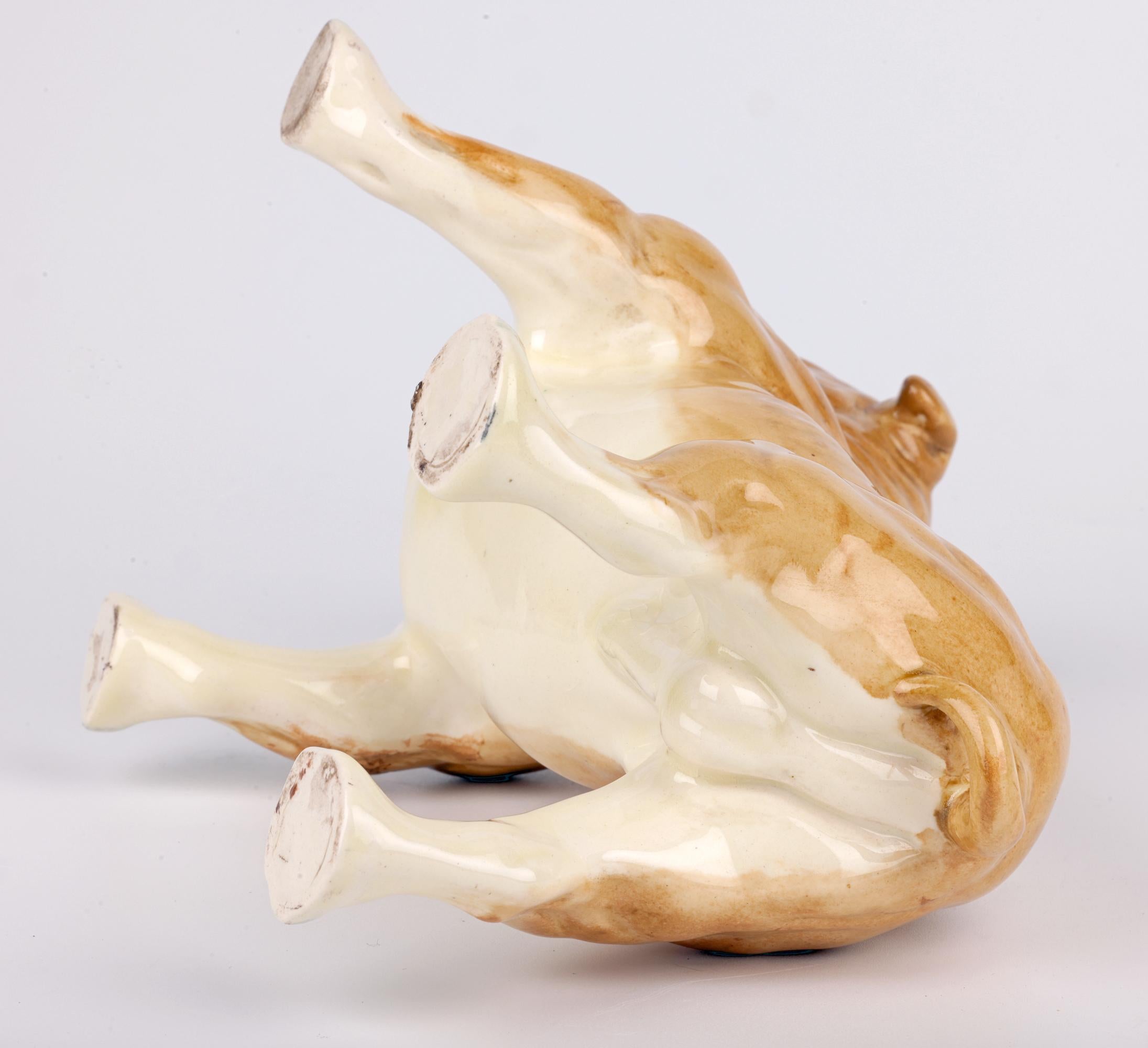 Staffordshire Mid-Century Figure en céramique peinte à la main représentant un bouledogue britannique en vente 3