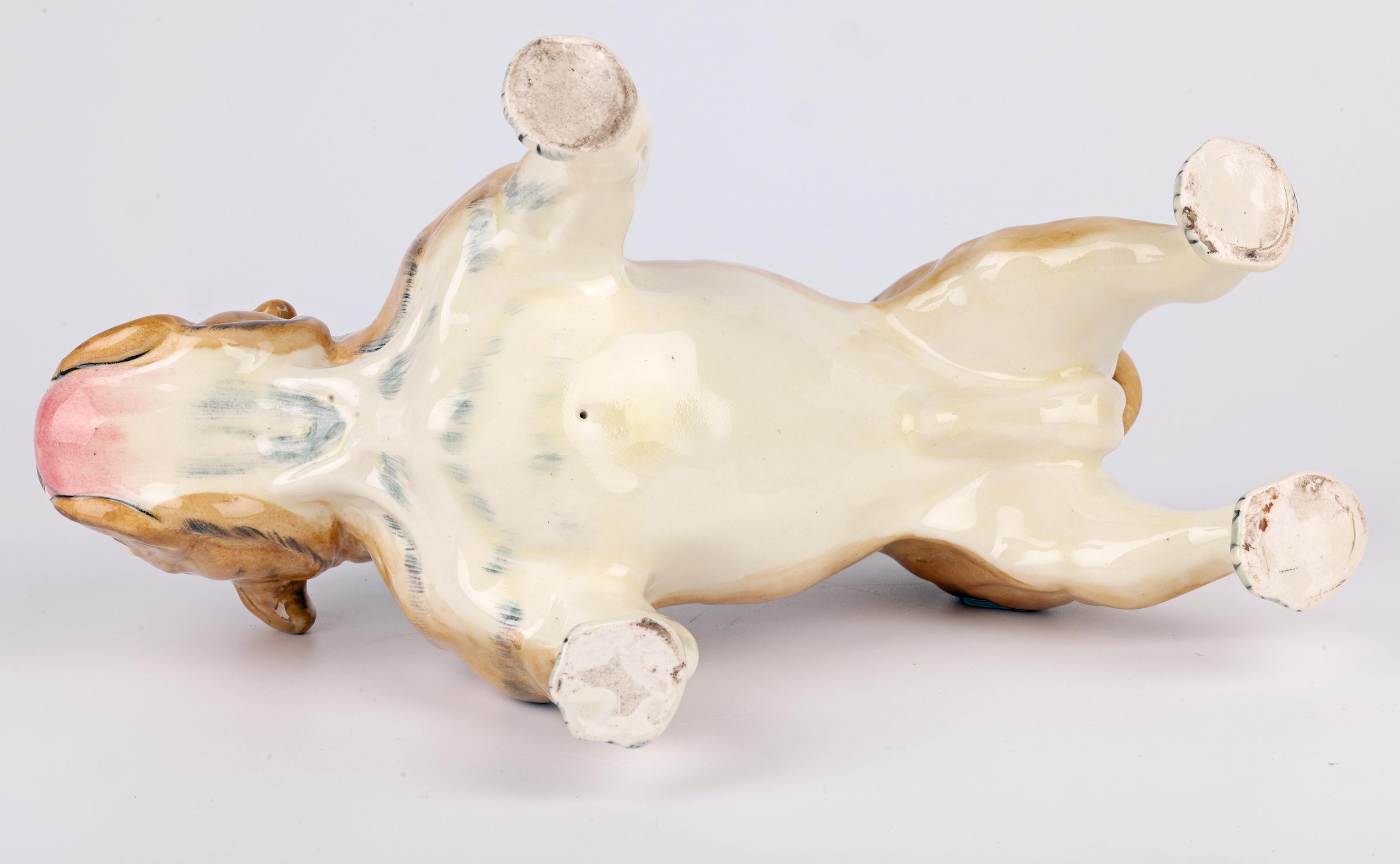 Staffordshire Mid-Century Figure en céramique peinte à la main représentant un bouledogue britannique en vente 5