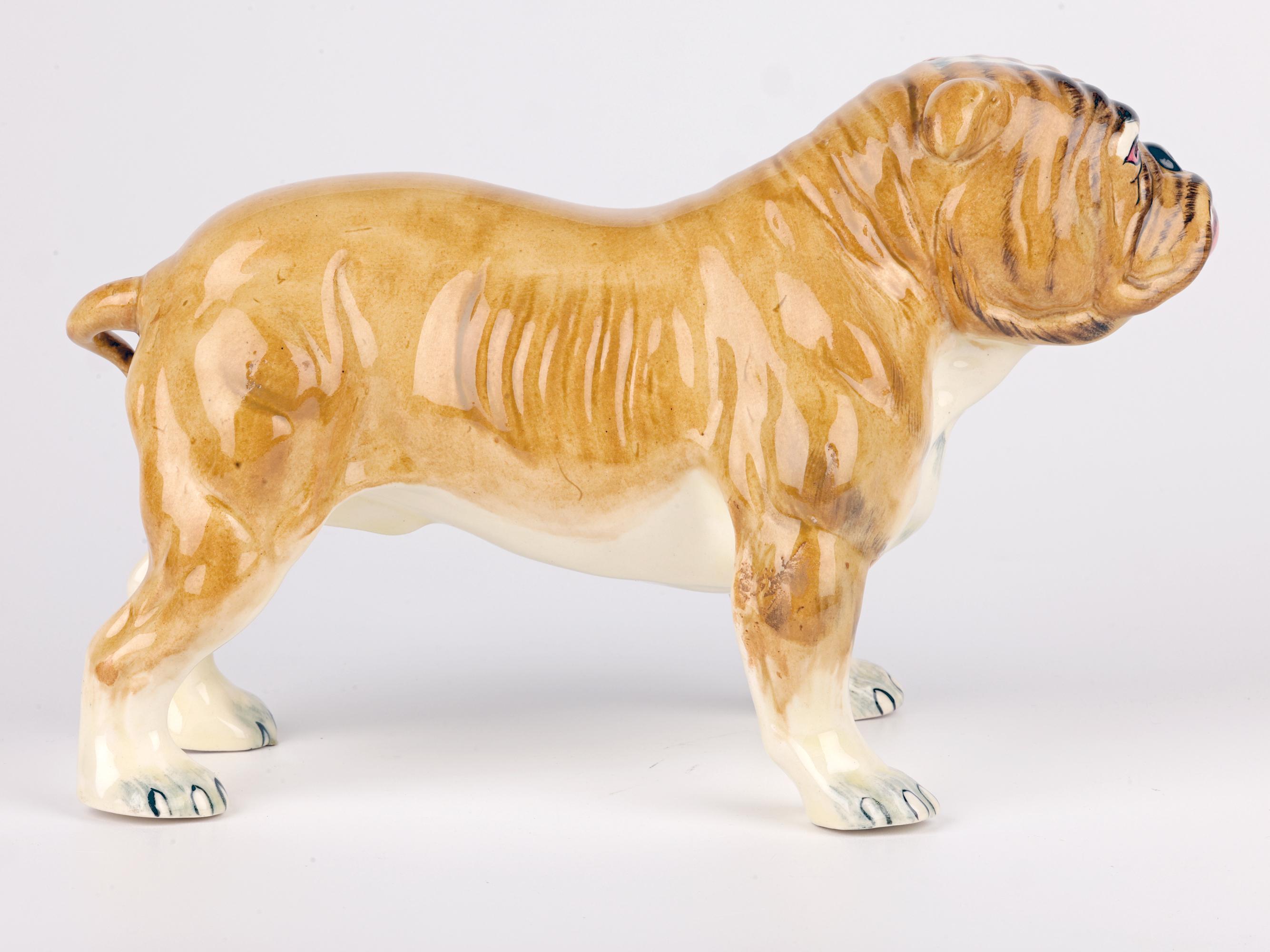 Staffordshire Mid-Century Figure en céramique peinte à la main représentant un bouledogue britannique en vente 6