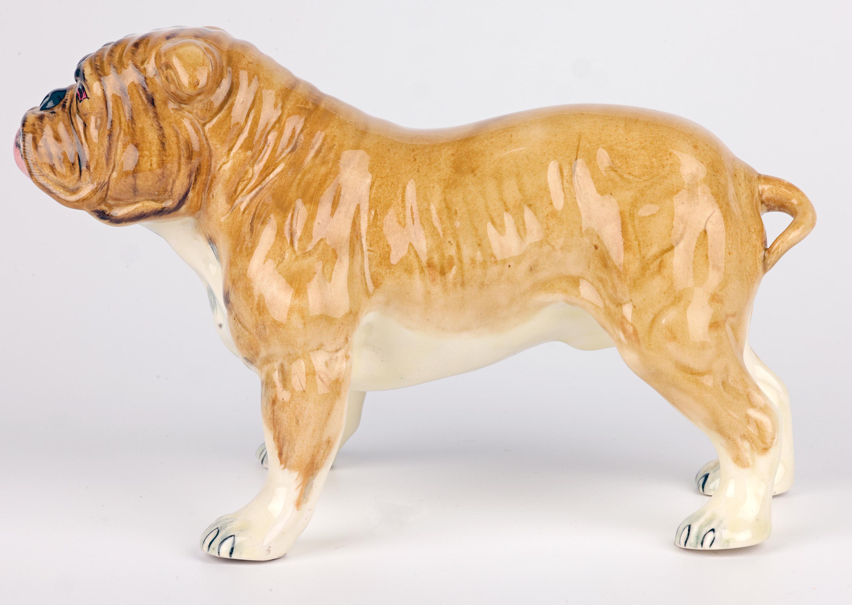 Staffordshire Mid-Century Figure en céramique peinte à la main représentant un bouledogue britannique en vente 7