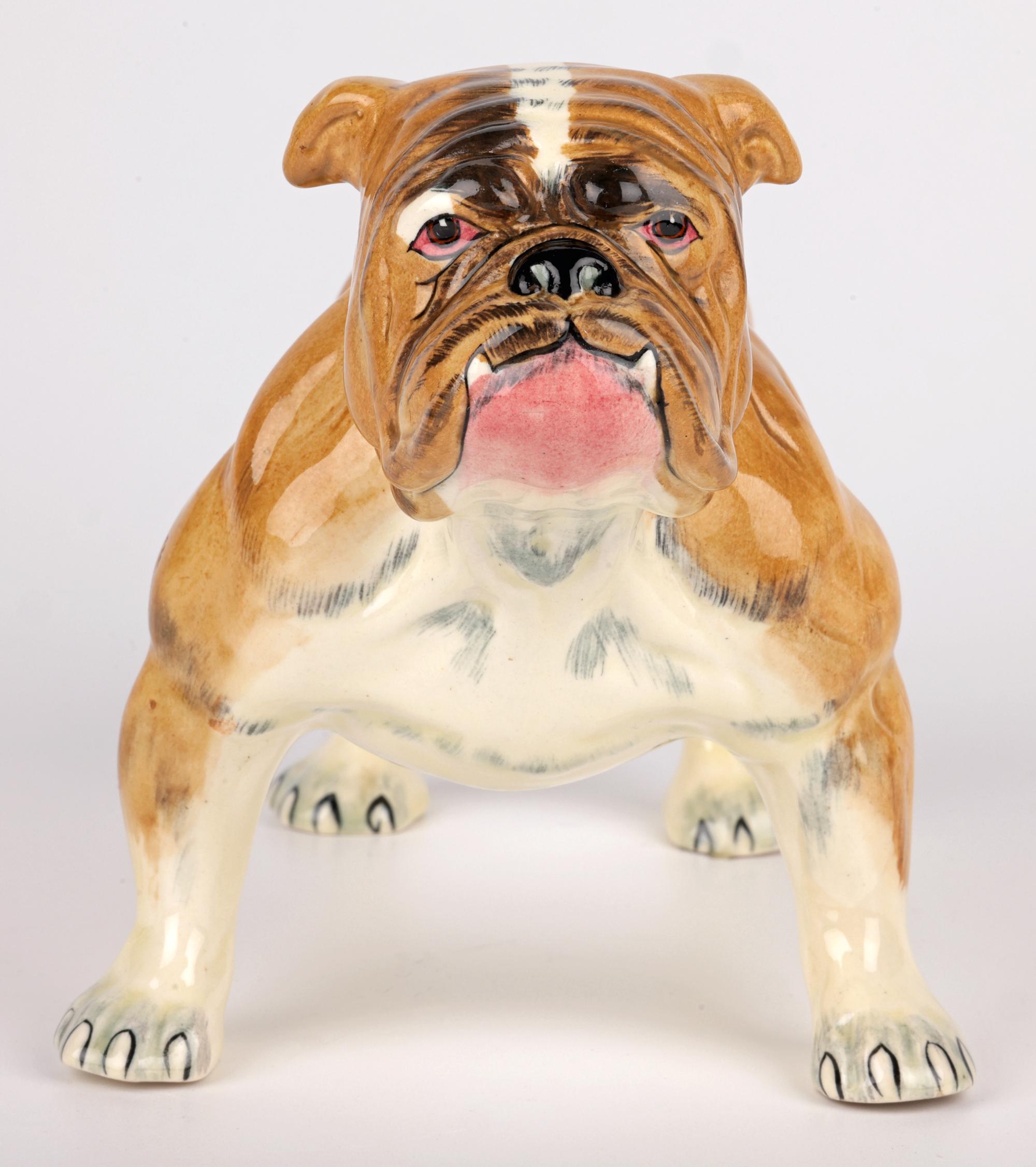 Céramique Staffordshire Mid-Century Figure en céramique peinte à la main représentant un bouledogue britannique en vente