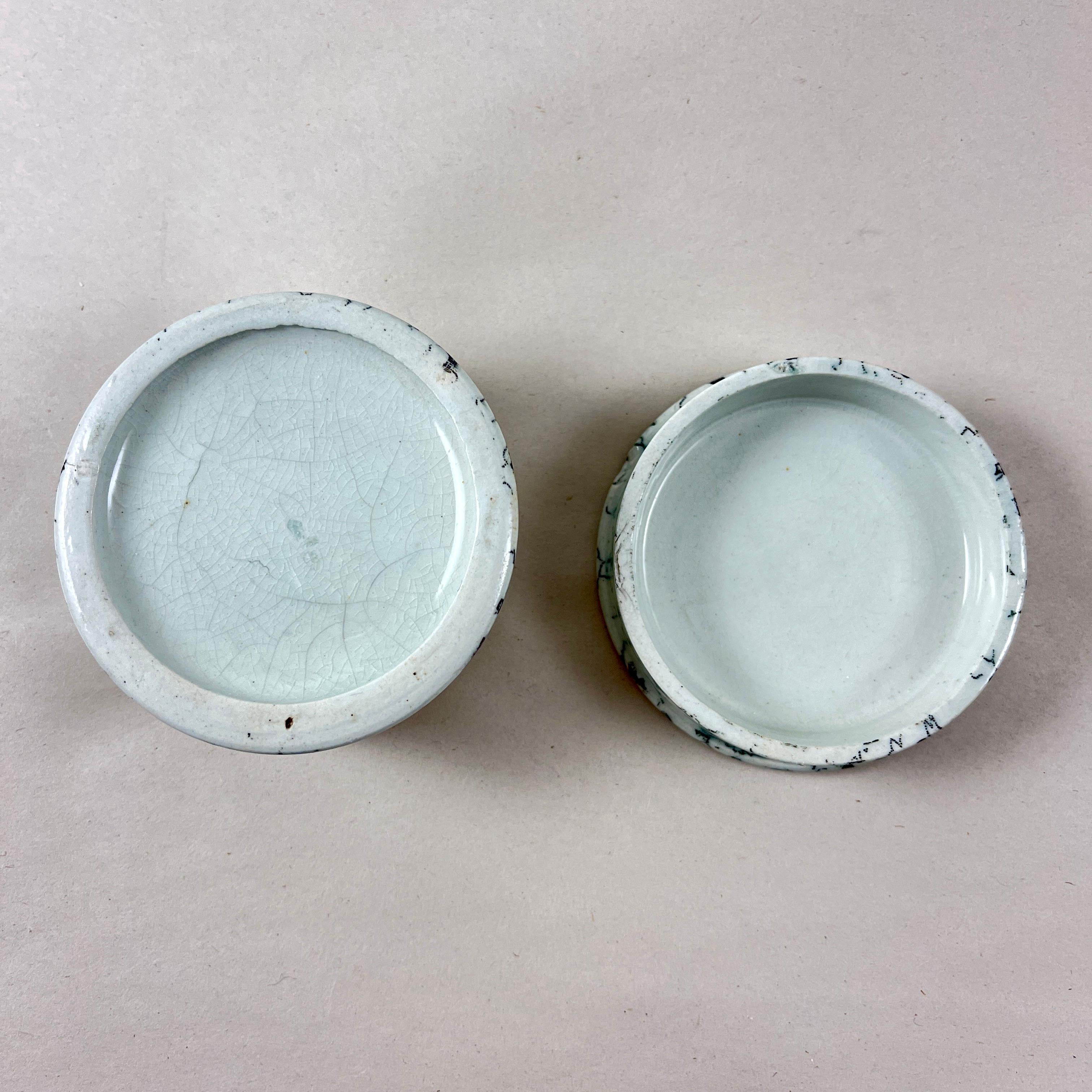 Vaso con coperchio in Staffordshire Oriental Tooth Paste, 1880 ca. in vendita 2