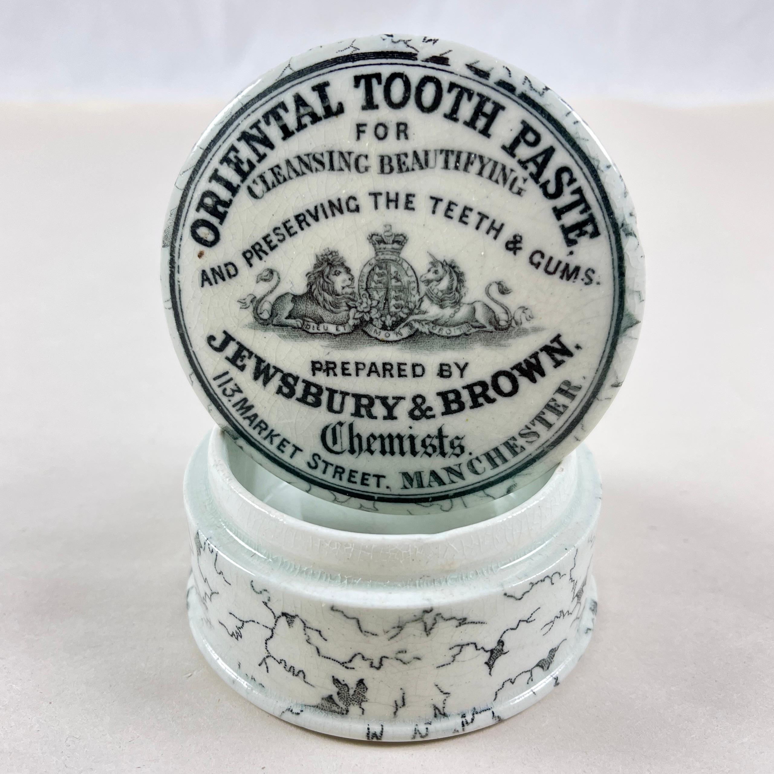 Smaltato Vaso con coperchio in Staffordshire Oriental Tooth Paste, 1880 ca. in vendita
