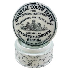 Vaso con coperchio in Staffordshire Oriental Tooth Paste, 1880 ca.