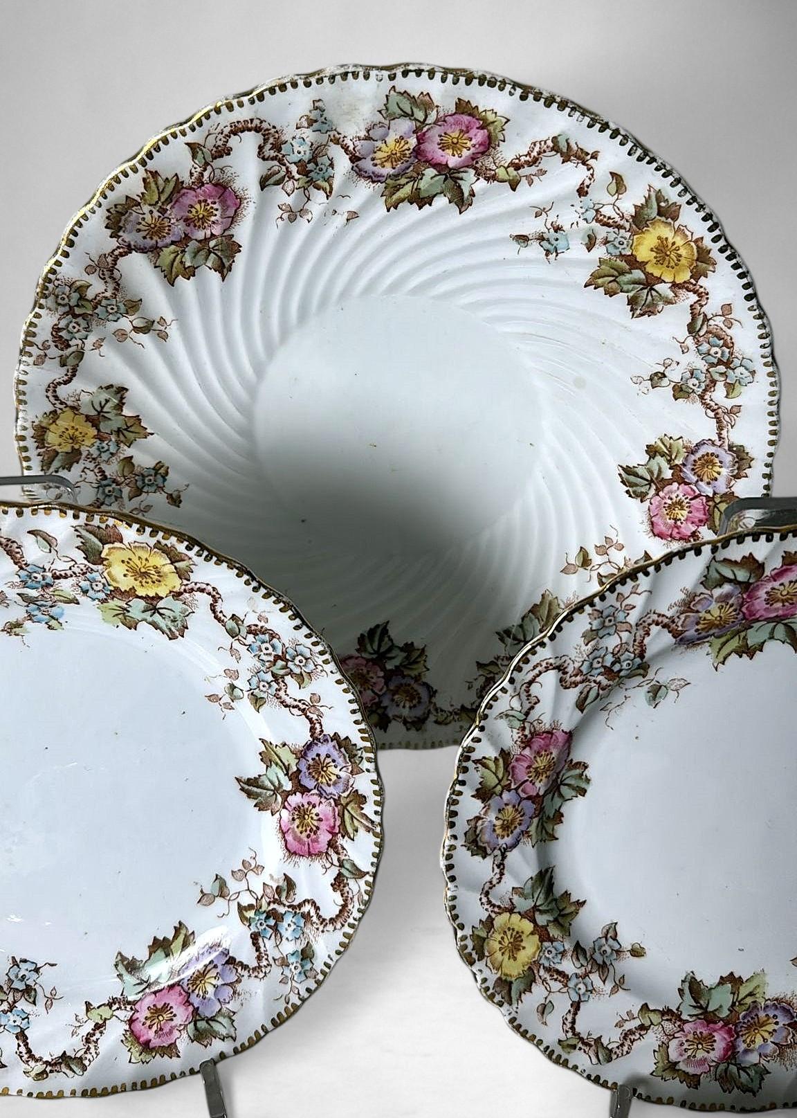 Coppia di tazze da caffè/tè con piattini e vassoio da dessert dello Staffordshire in vendita 6