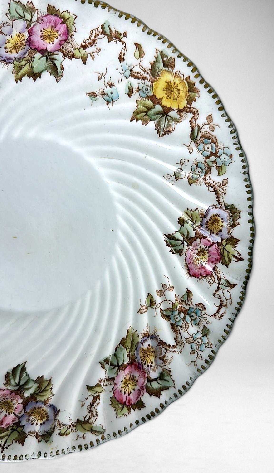 Coppia di tazze da caffè/tè con piattini e vassoio da dessert dello Staffordshire in vendita 7