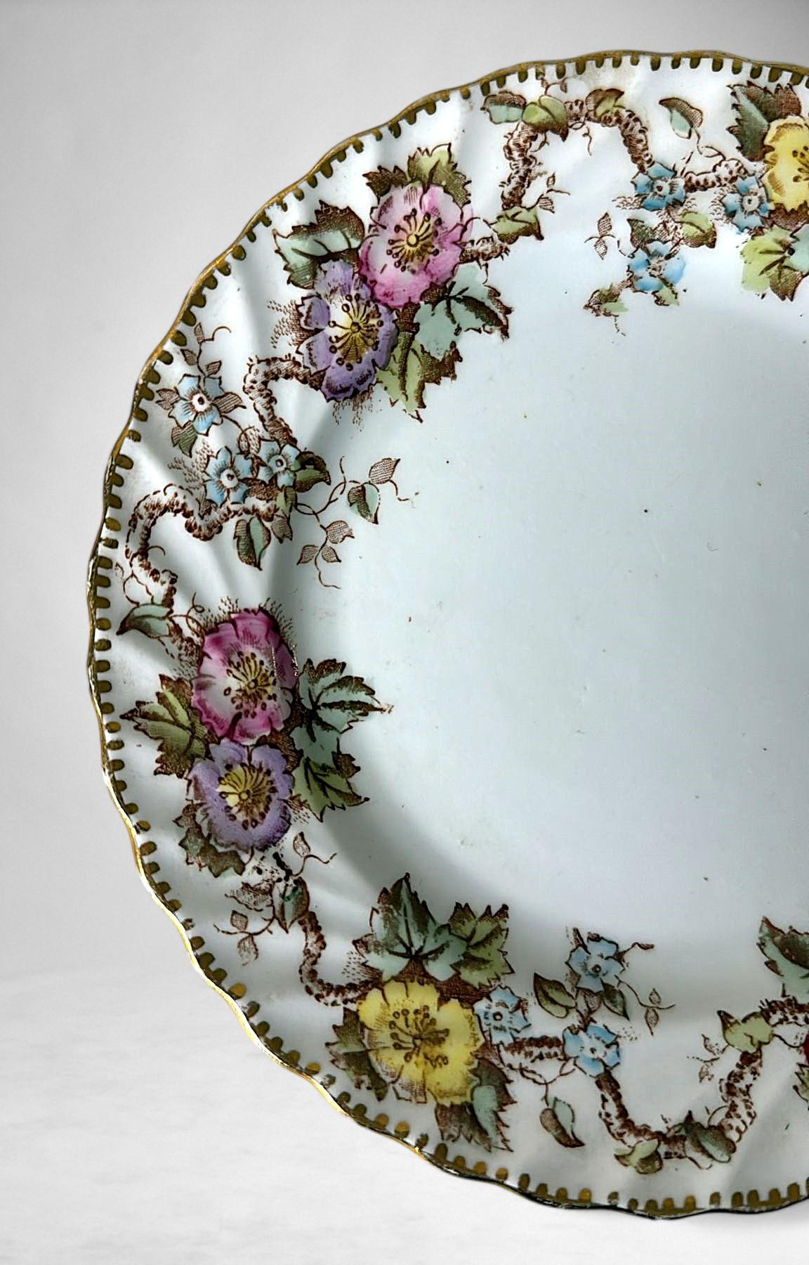 Coppia di tazze da caffè/tè con piattini e vassoio da dessert dello Staffordshire in vendita 8