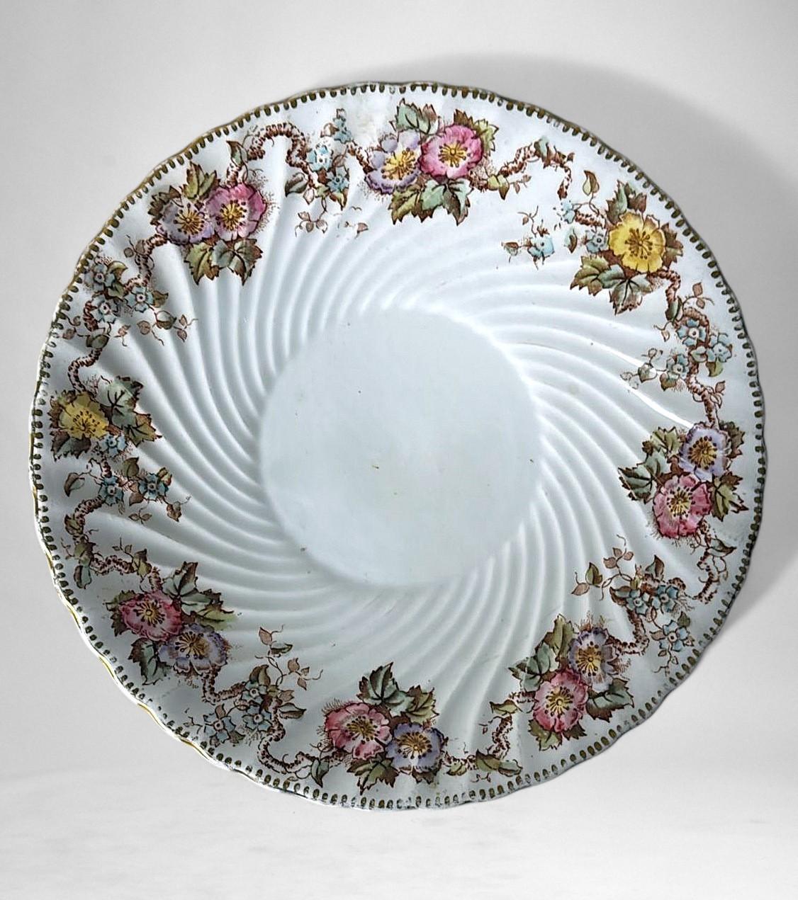 Coppia di tazze da caffè/tè con piattini e vassoio da dessert dello Staffordshire in vendita 1