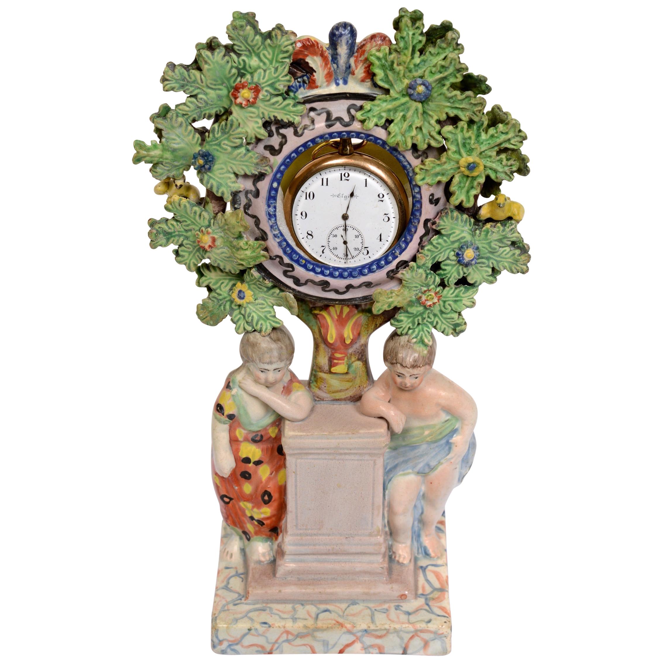 Porte-montre à figure de bocage en céramique perlée de Staffordshire:: vers 1820