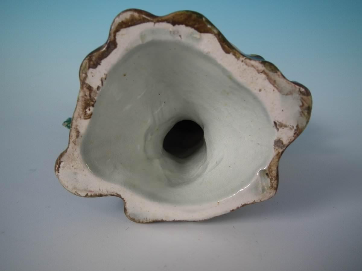 Smaltato Figura di pifferaio Bocage in ceramica perlata dello Staffordshire in vendita
