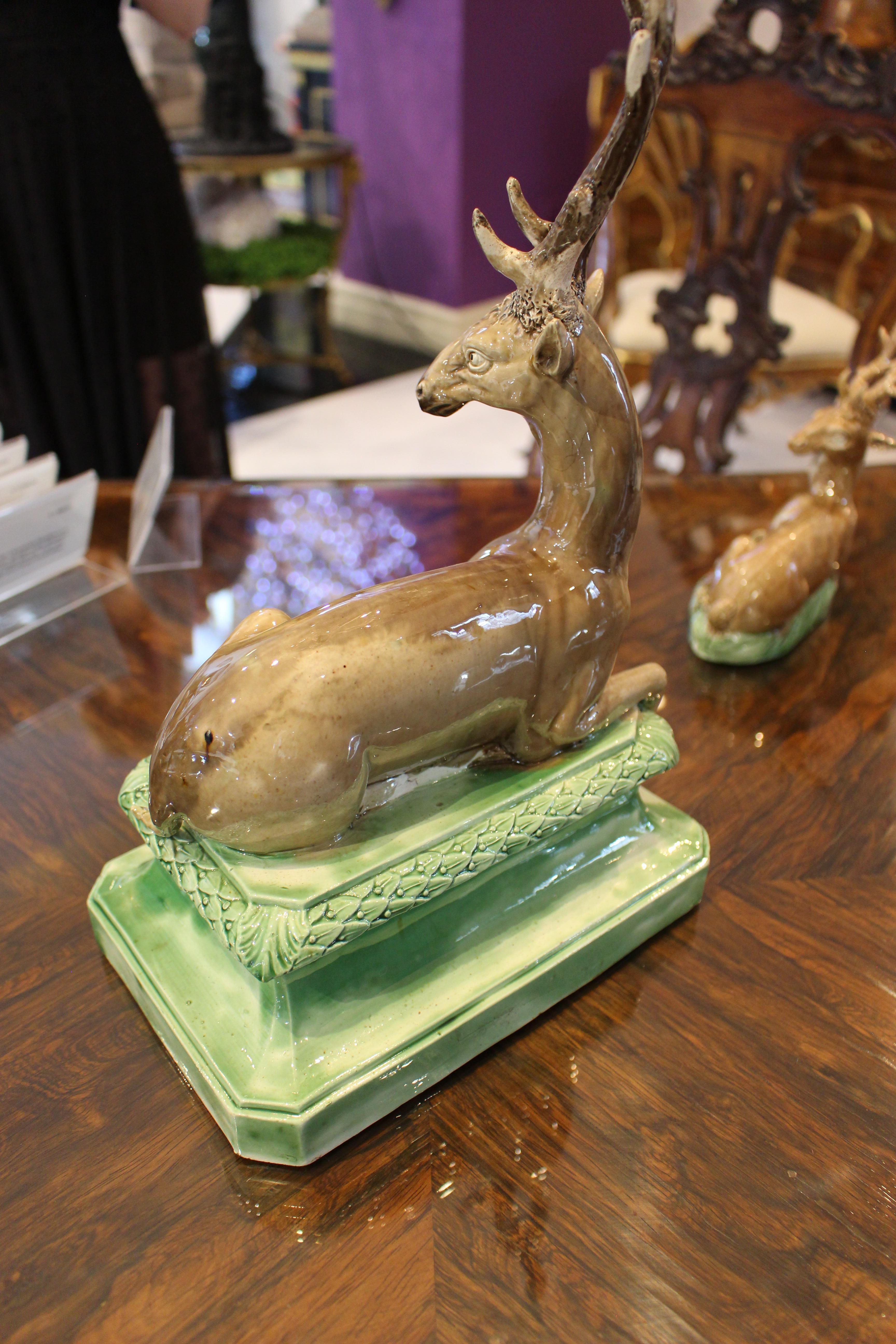 Modell eines Hirschs aus Staffordshire-Perlenware (18. Jahrhundert und früher) im Angebot