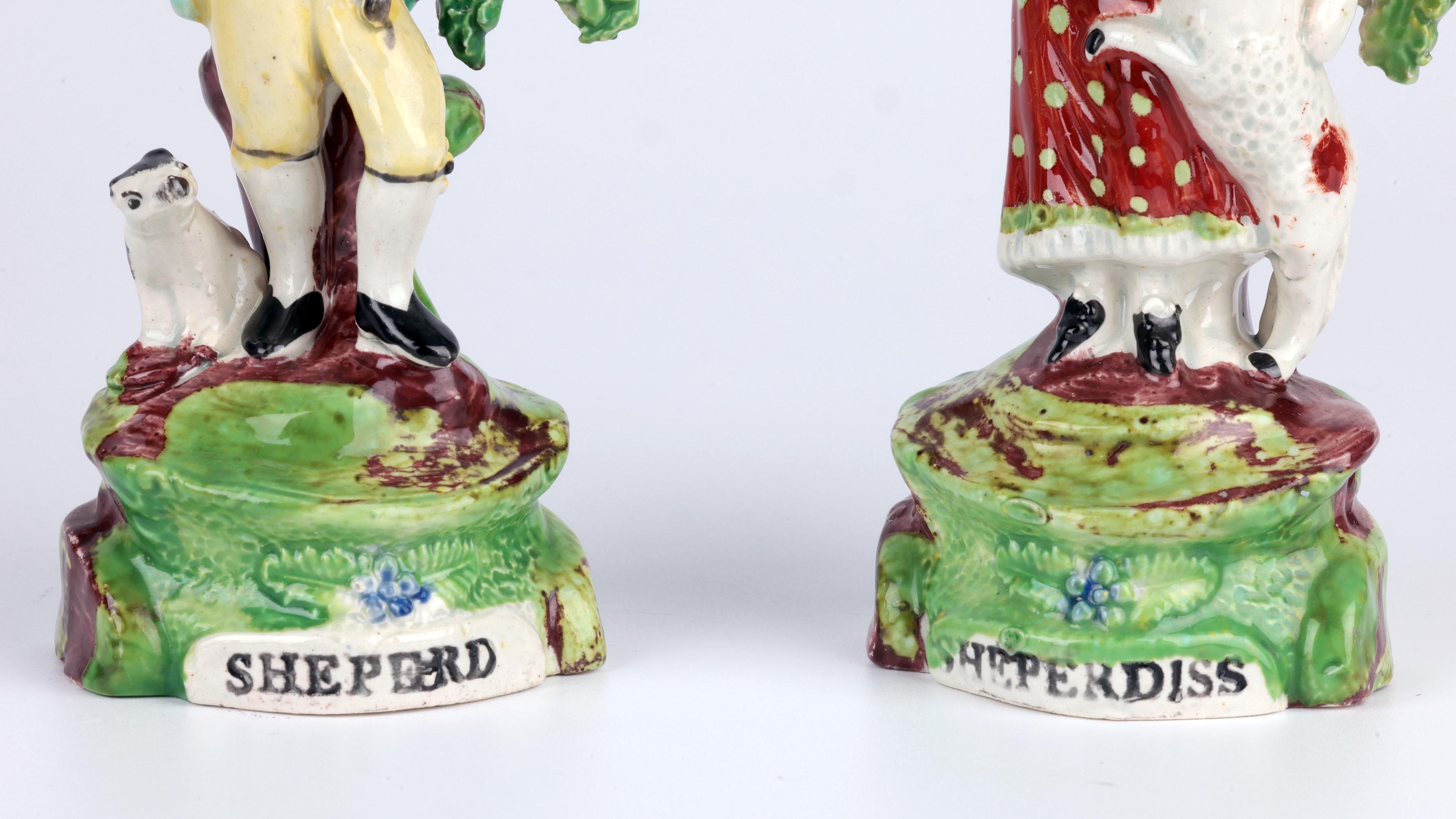 Staffordshire Pearlware Töpferei Hirte & Hirtin Figuren (Georgian) im Angebot