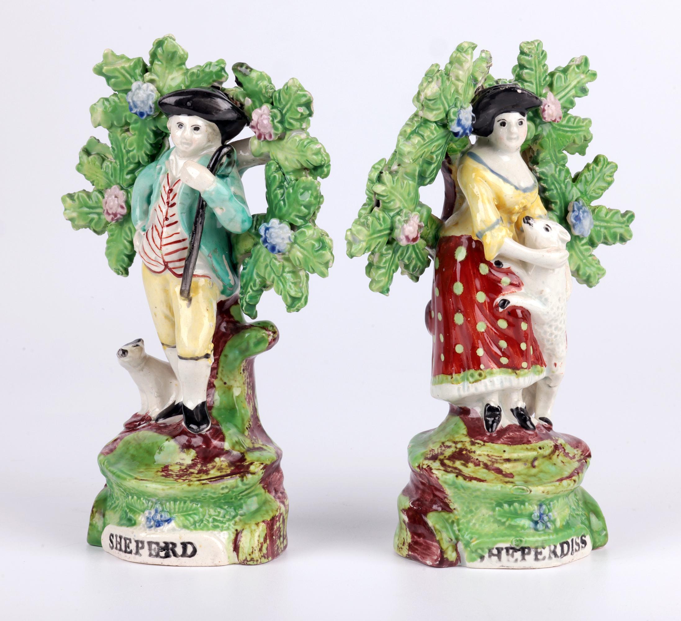 Staffordshire Pearlware Töpferei Hirte & Hirtin Figuren (19. Jahrhundert) im Angebot