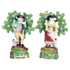 Figurines de berger et bergère en poterie Staffordshire Pearlware
