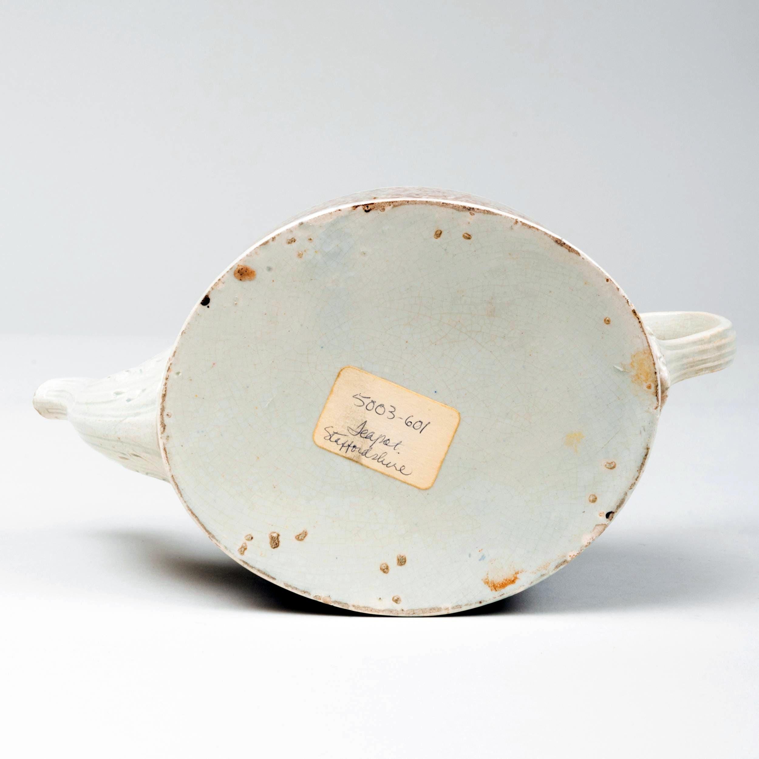 Staffordshire Perlengeschirr Teekanne und Deckel mit eingelegter Achatoberfläche (Keramik) im Angebot