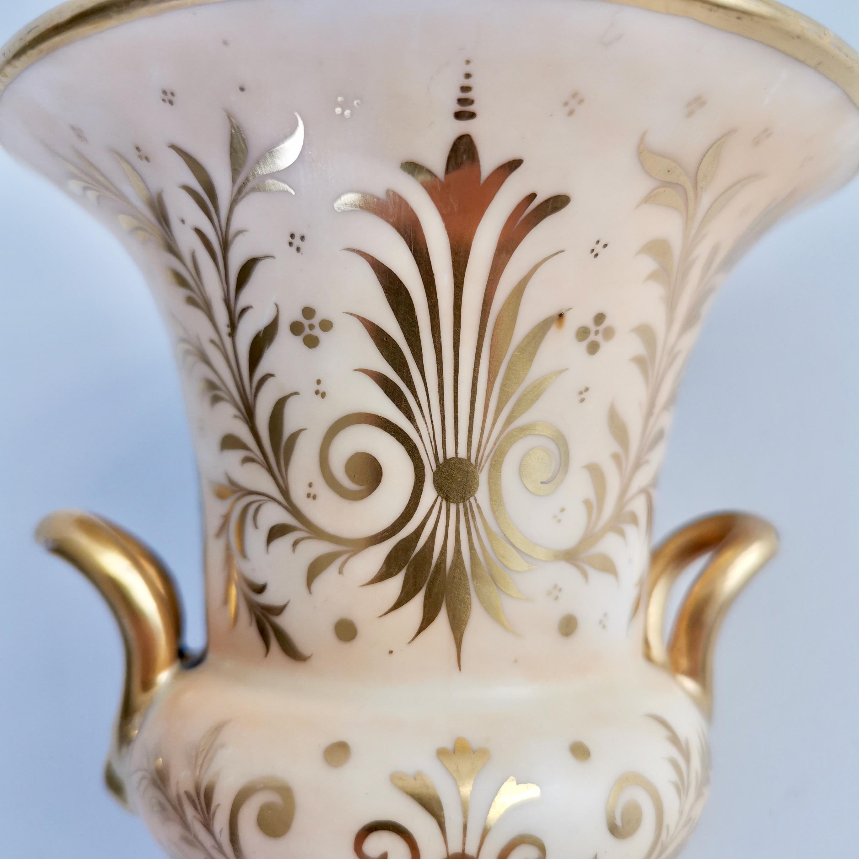 Staffordshire Porcelain Campana Vase, Salmon, Gilt and Flowers, circa 1820 In Good Condition For Sale In London, GB