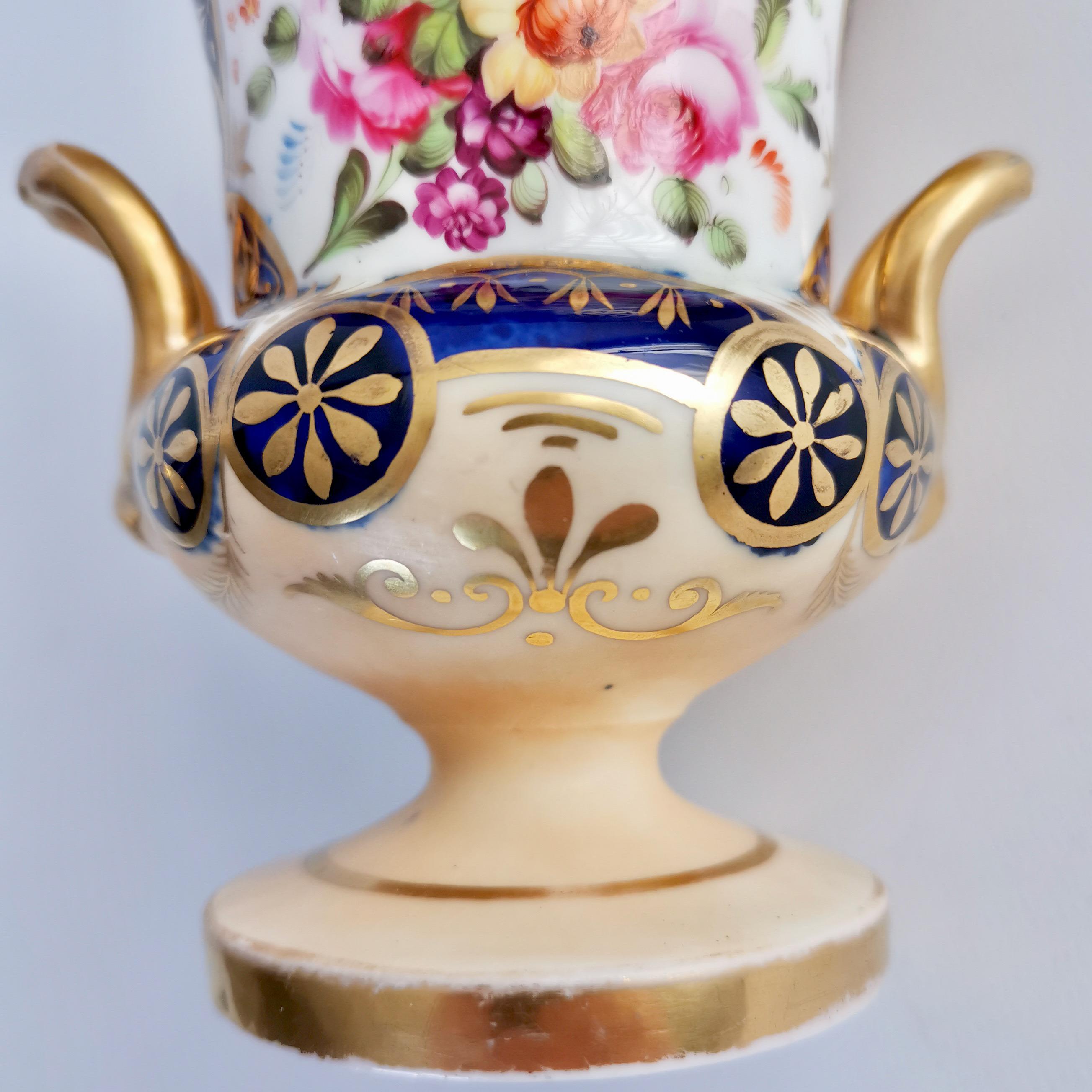 Staffordshire Porcelain Campana Vase, Salmon, Gilt and Flowers, circa 1820 For Sale 1