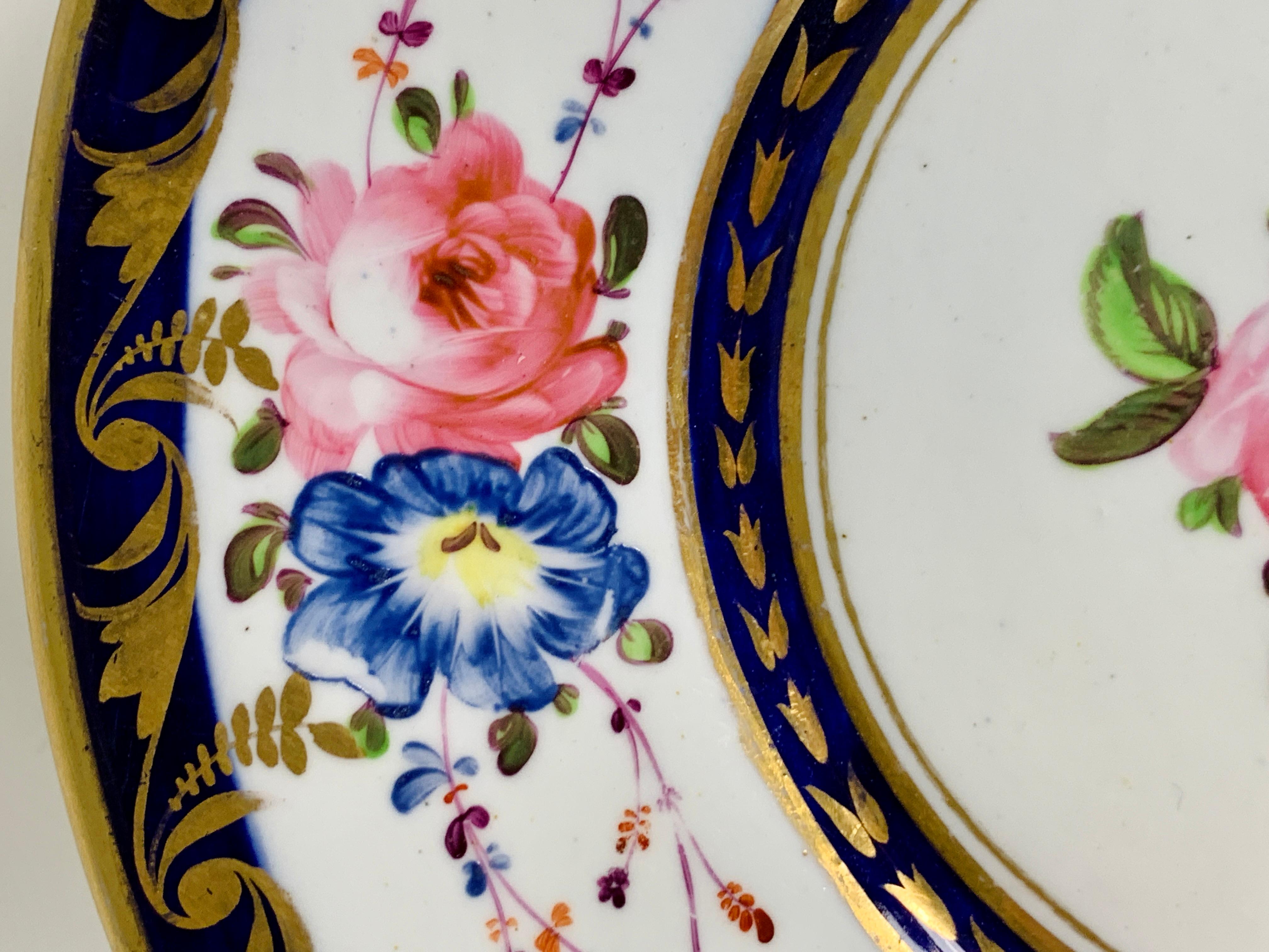 Antike englische Porzellanschale, hergestellt in England, um 1820, dekoriert mit Rosen (Englisch) im Angebot