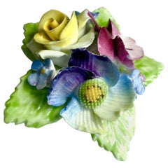 Spilla floreale in porcellana di Staffordshire, rosa gialla, papavero blu, viola del pensiero rossa