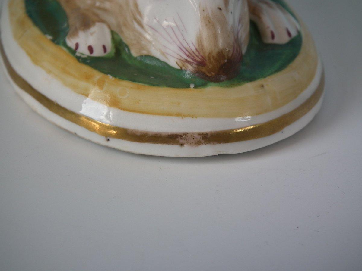 Figure de lapin en porcelaine du Staffordshire en vente 4