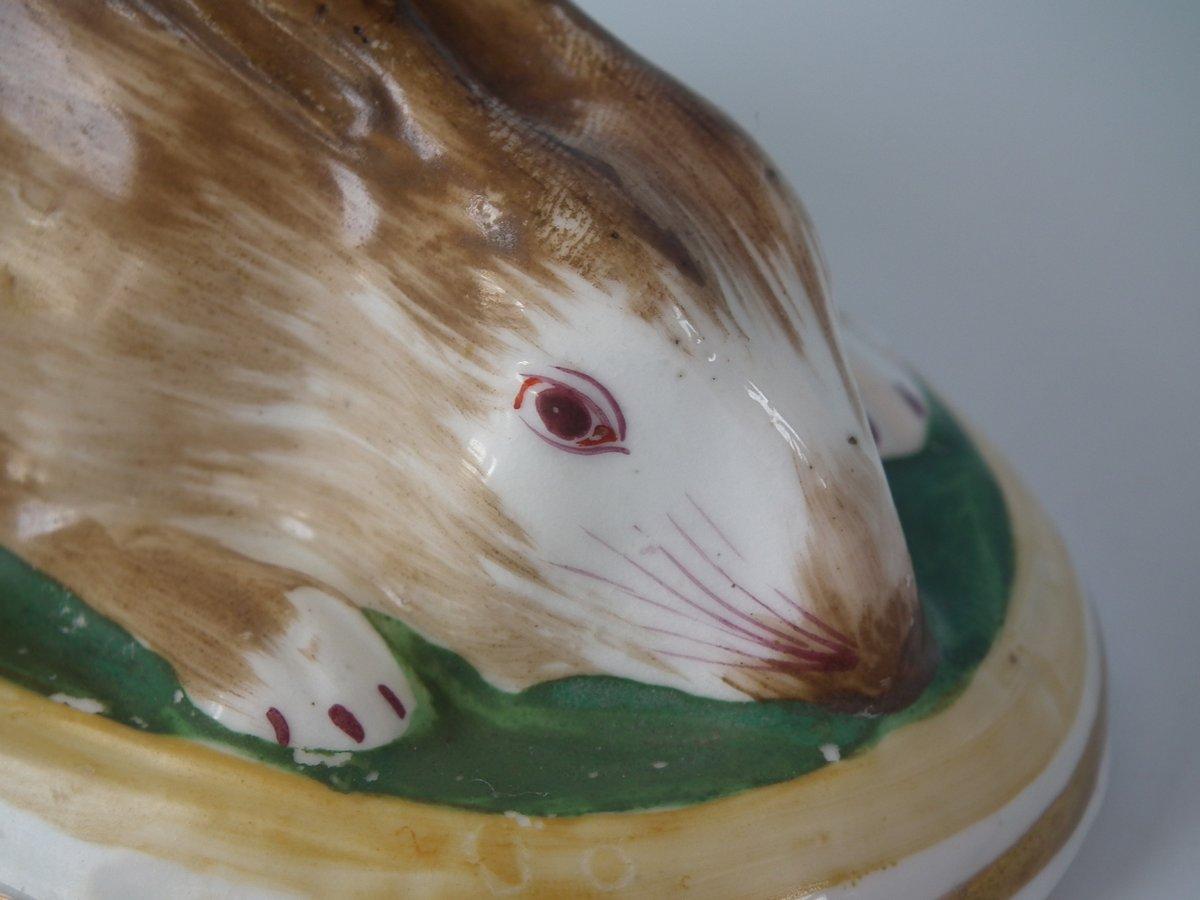 Figure de lapin en porcelaine du Staffordshire en vente 2
