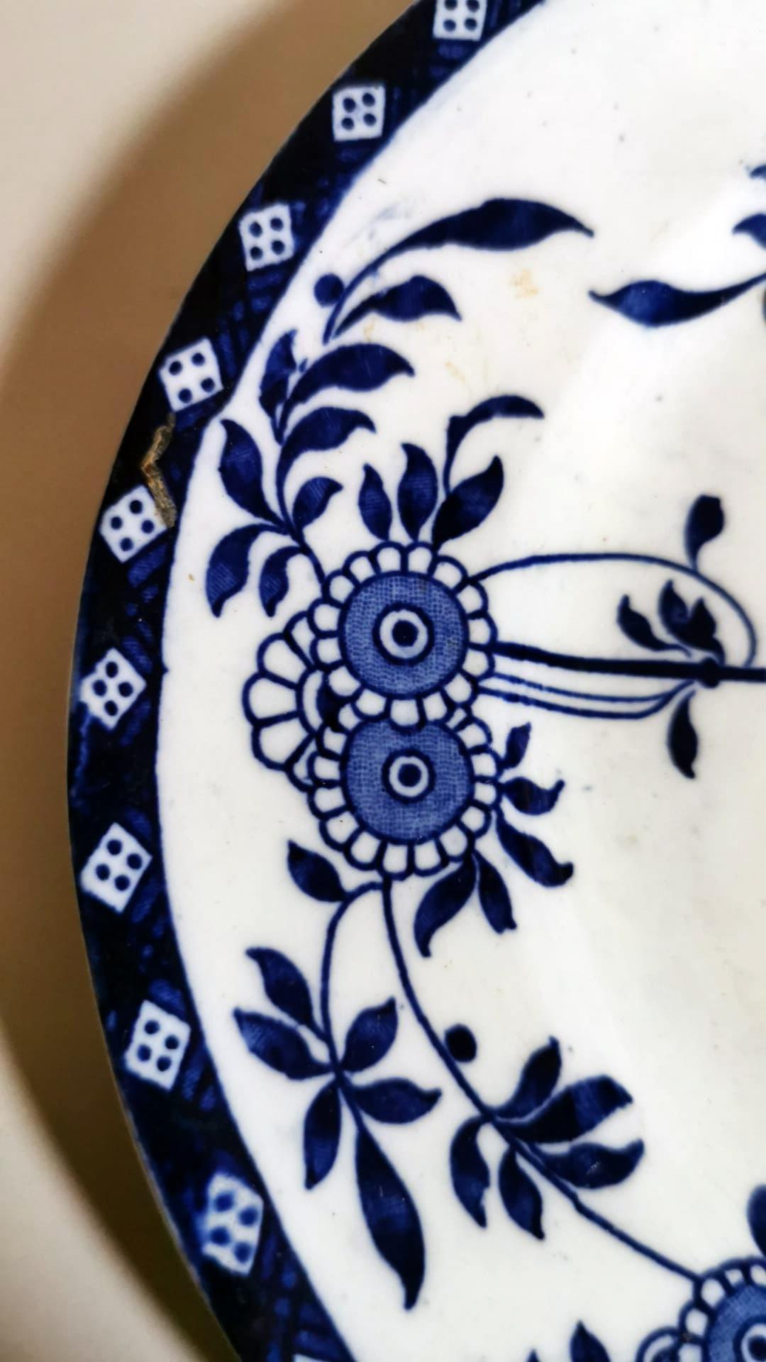 Plateau anglais Staffordshire Potteries avec décorations en faïence bleue en vente 2