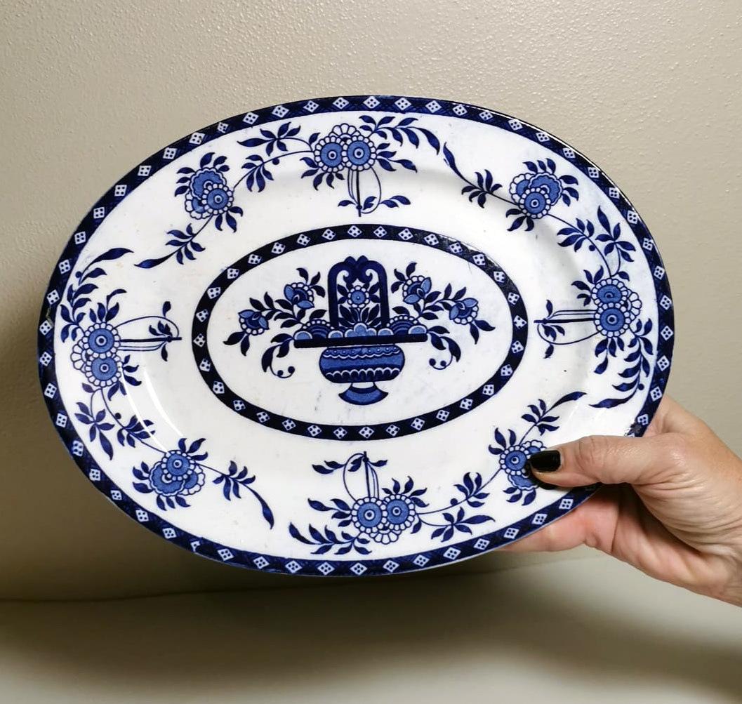 Plateau anglais Staffordshire Potteries avec décorations en faïence bleue en vente 10
