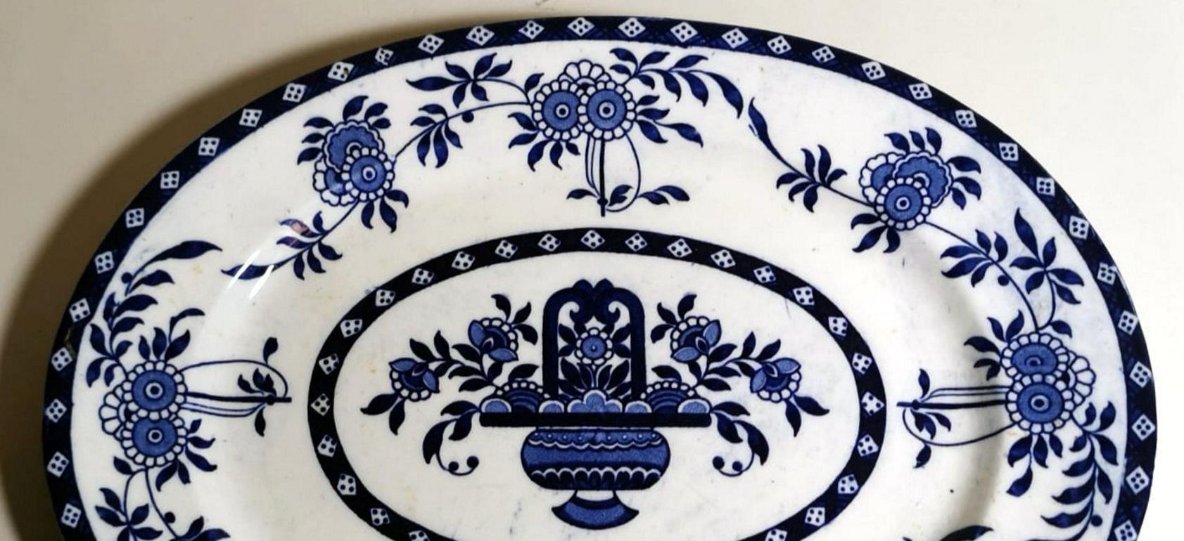 Staffordshire Potteries English Tray with Blue Transferware Decorations In Good Condition For Sale In Prato, Tuscany