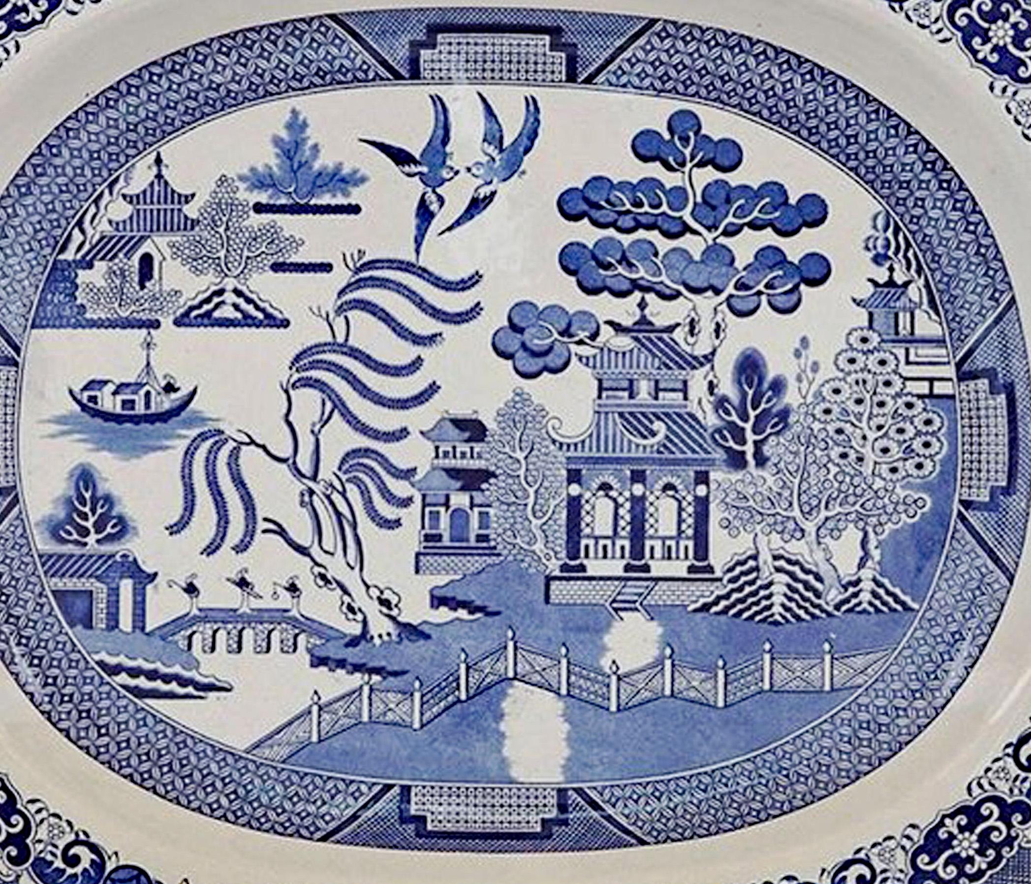 Anglais Plat de Chinoiserie imprimé bleu et blanc en poterie du Staffordshire