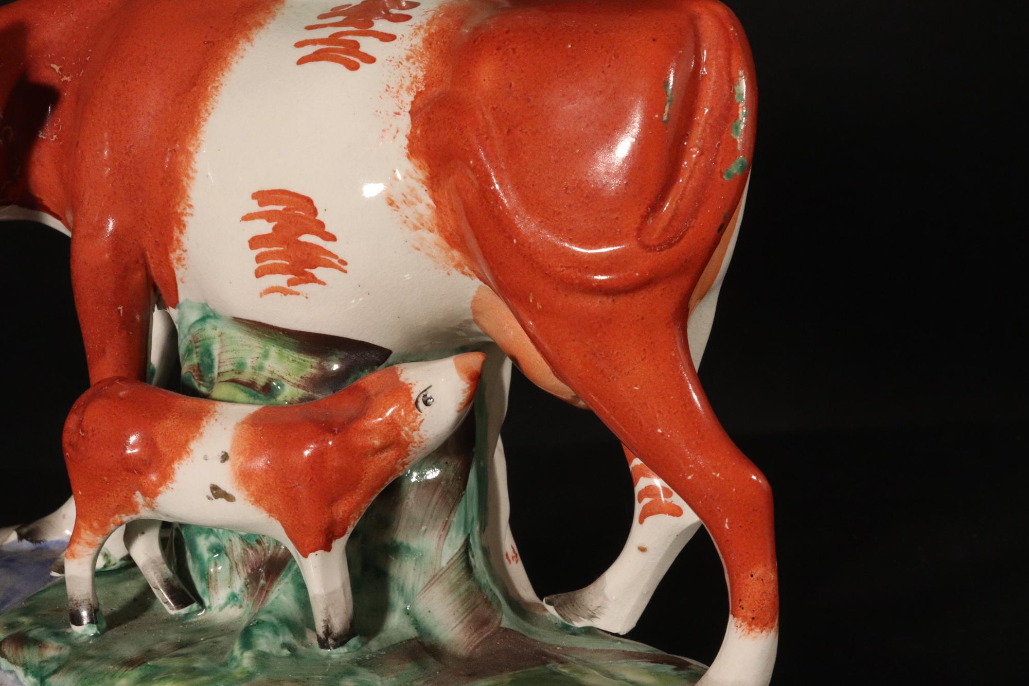 Jarrones con figura de vaca de cerámica de Staffordshire en venta 7