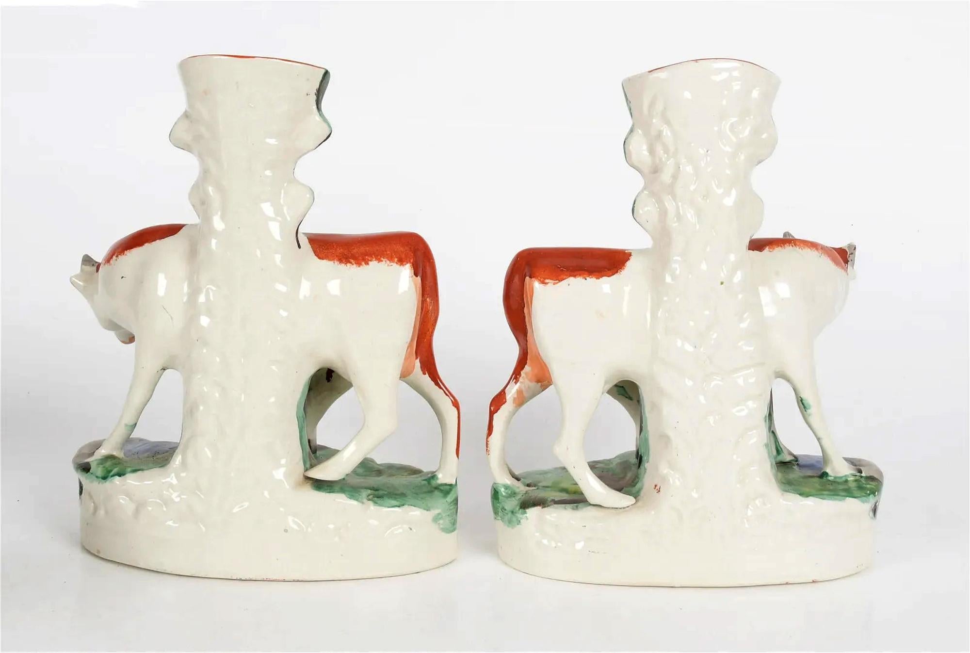Jarrones con figura de vaca de cerámica de Staffordshire Victoriano temprano en venta