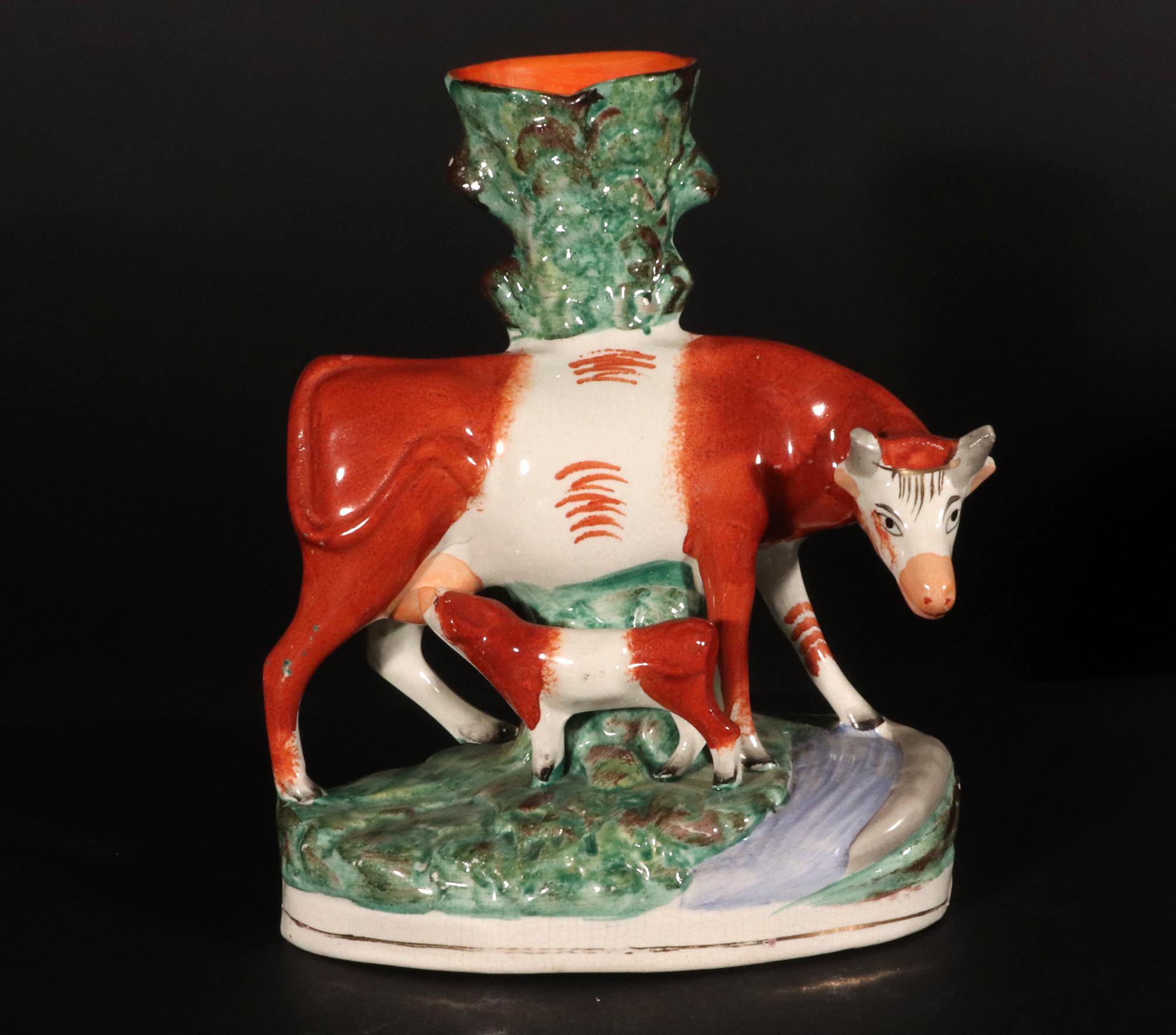 Jarrones con figura de vaca de cerámica de Staffordshire en Bueno estado para la venta en Downingtown, PA