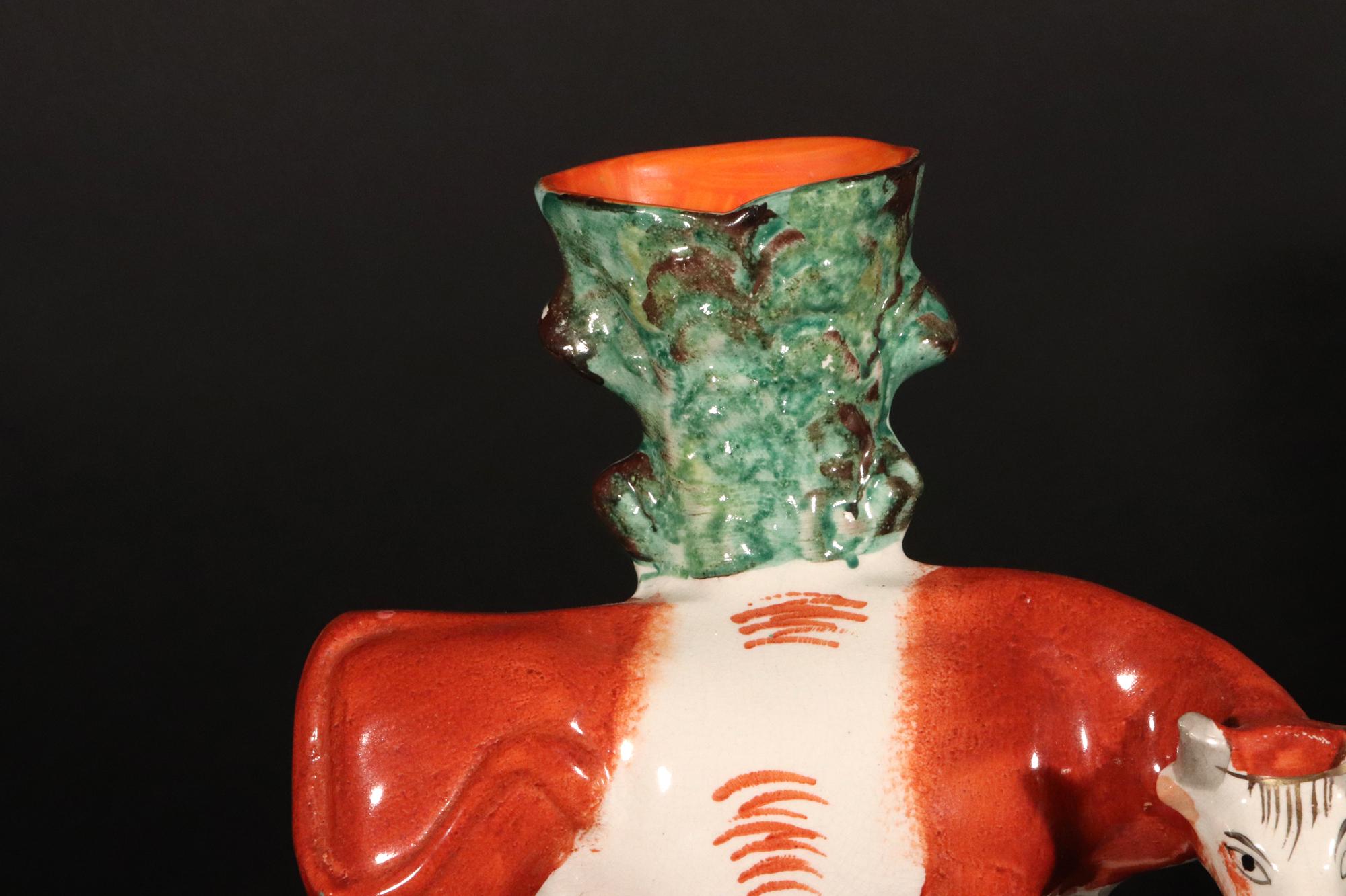 Jarrones con figura de vaca de cerámica de Staffordshire en venta 1