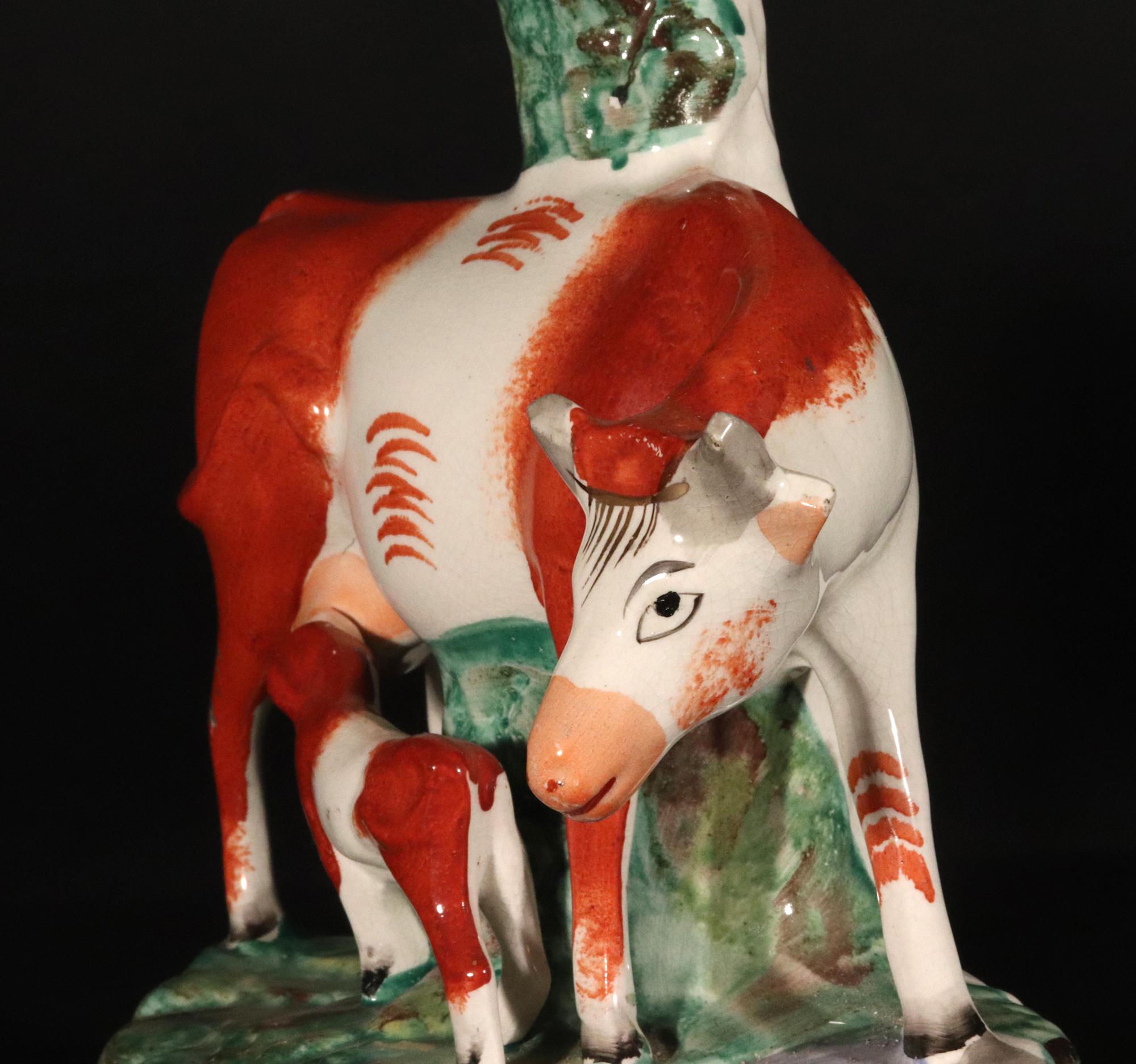 Jarrones con figura de vaca de cerámica de Staffordshire en venta 2