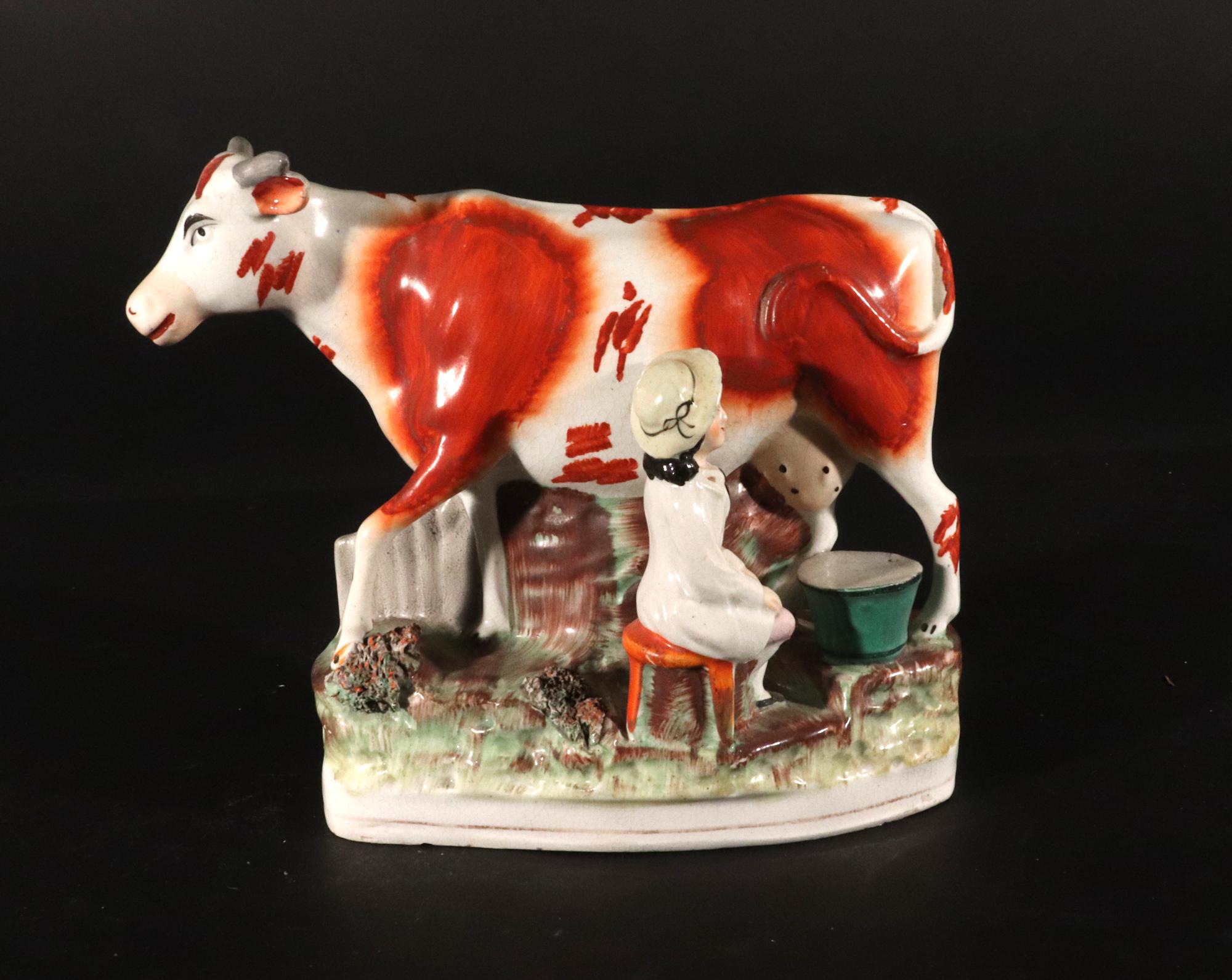 Figura de vaca de cerámica de Staffordshire con lechera en Bueno estado para la venta en Downingtown, PA