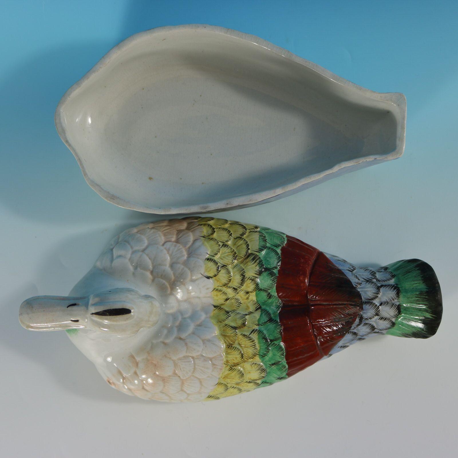 Soupière à canard en poterie du Staffordshire en vente 2