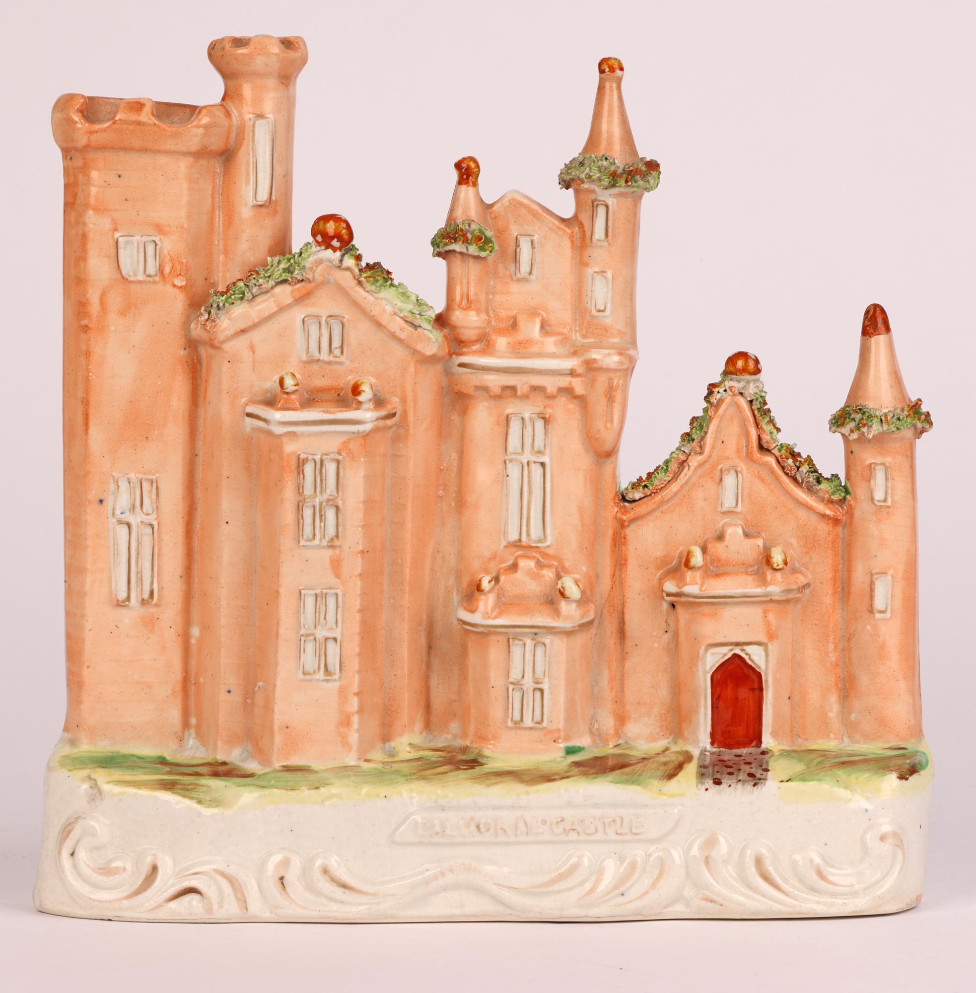 Staffordshire-Keramik, Flachback-Modell eines Balmoral Castle   im Angebot 1