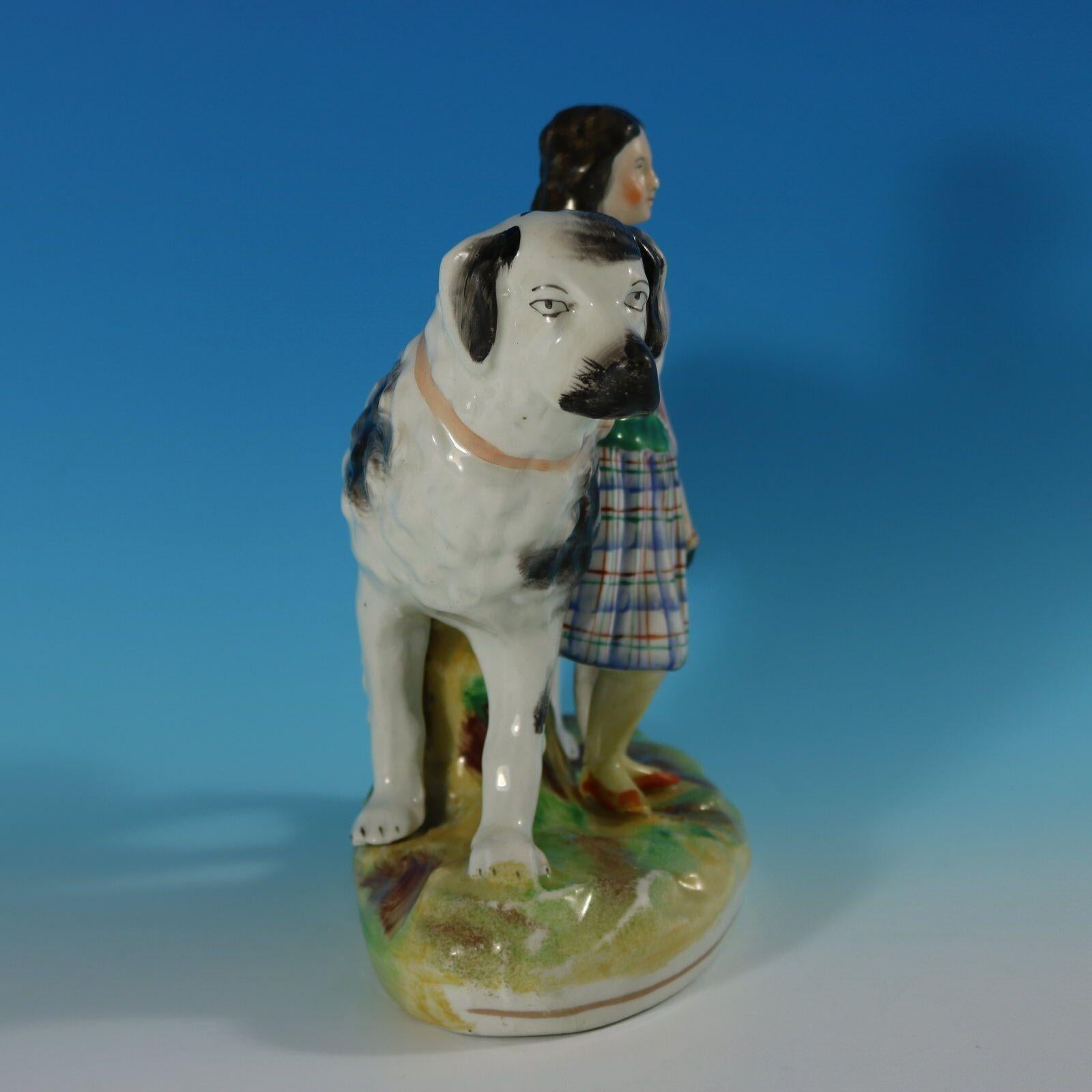 Staffordshire-Keramikmädchen mit St. Bernard-Figur (Viktorianisch) im Angebot