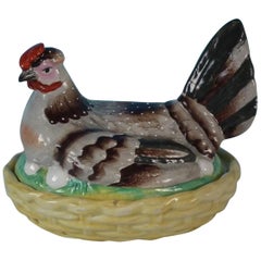 Soupière en poterie de Staffordshire - Poule sur nid