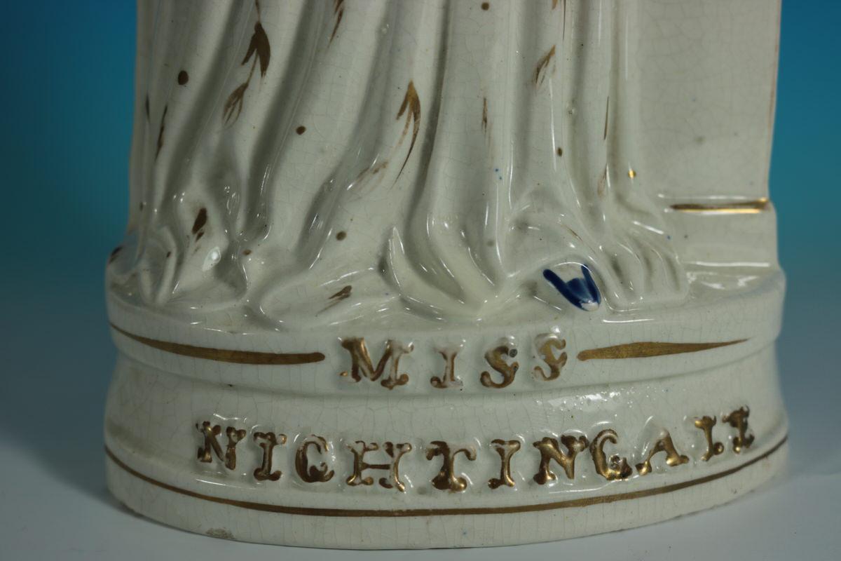 Figura de cerámica de Staffordshire de la Srta. Florence Nightingale siglo XIX