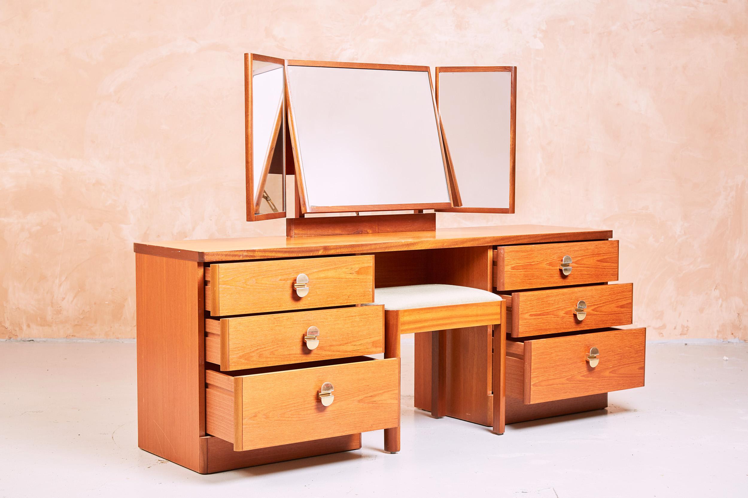 Mid-Century Modern Stag Cantata Dressing Table With Brass Handles, 1970s