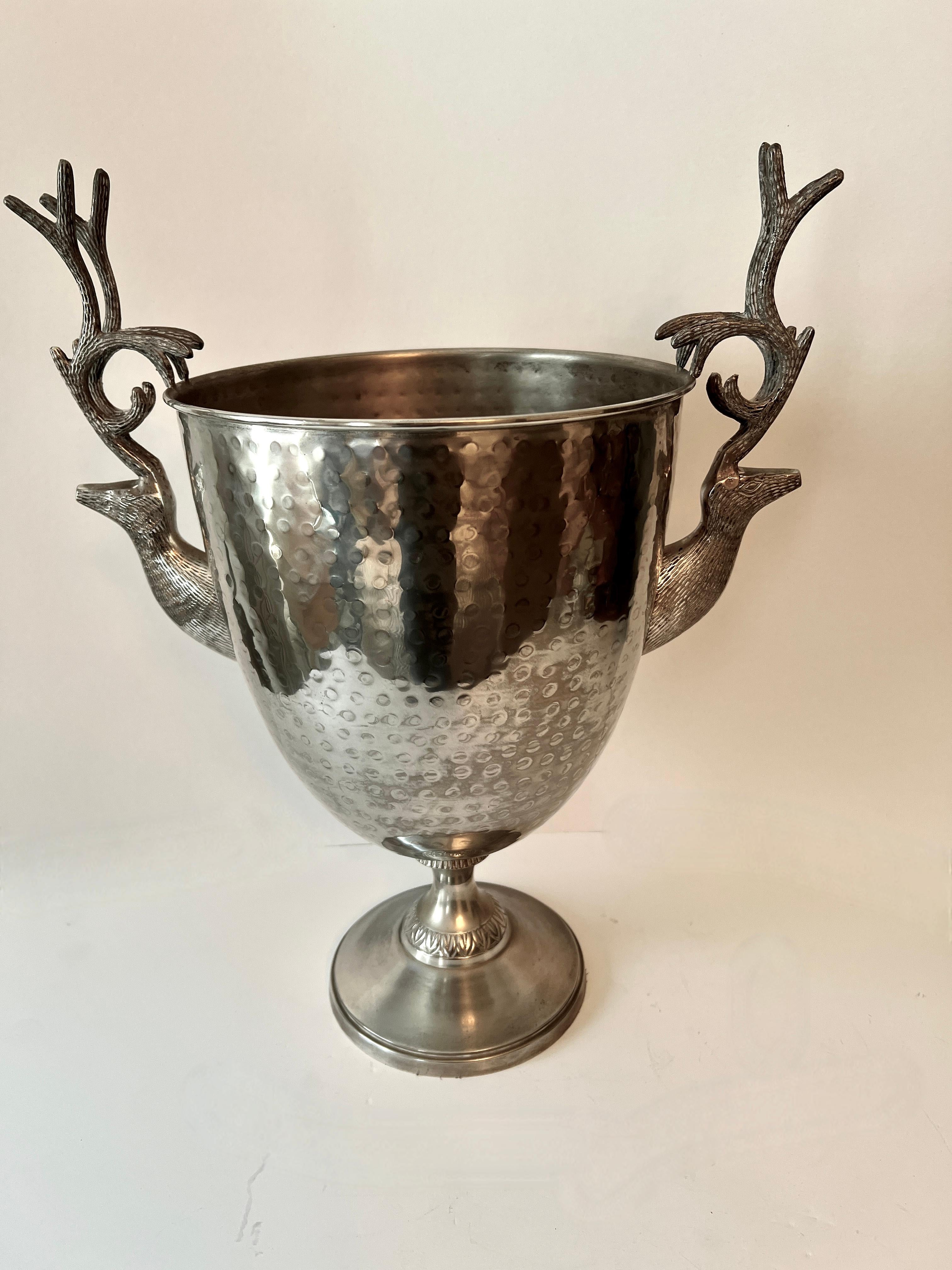 Rustique Seau à glace en forme de trophée en métal argenté avec poignée en forme de cerf en vente