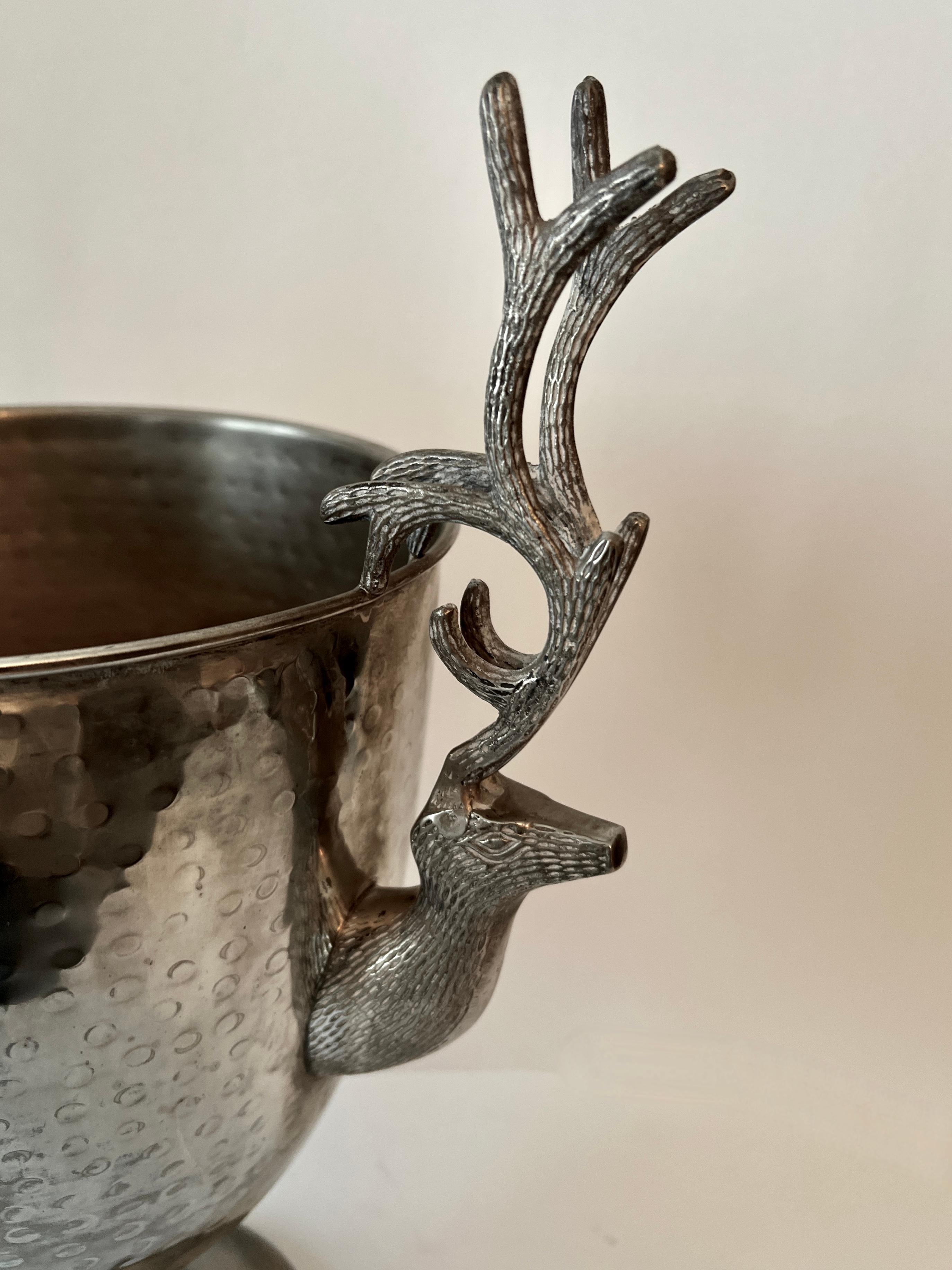 Seau à glace en forme de trophée en métal argenté avec poignée en forme de cerf Bon état - En vente à Los Angeles, CA