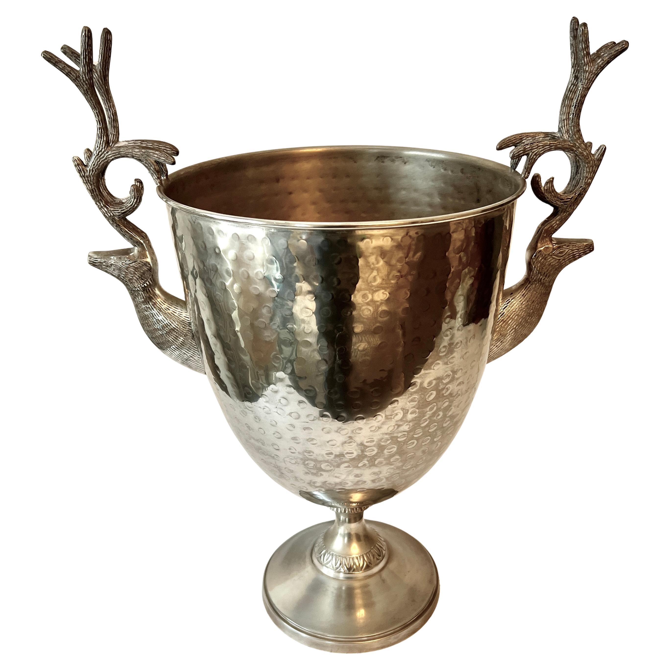 Seau à glace en forme de trophée en métal argenté avec poignée en forme de cerf en vente