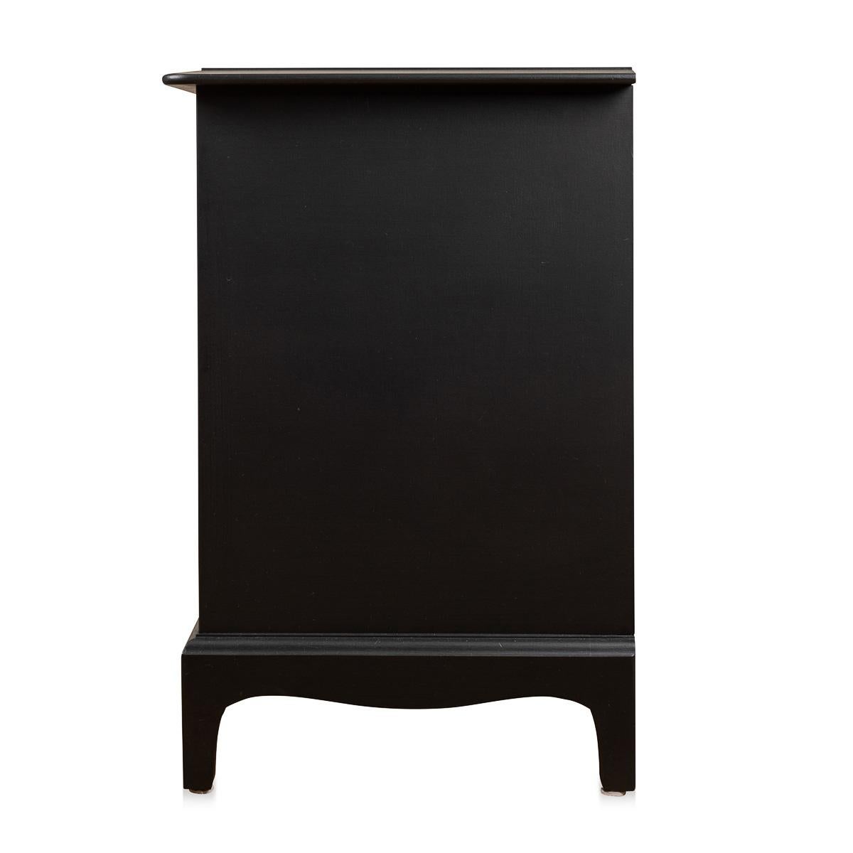 This vintage chest of drawers exemplifies the seamless blend of British Mid Century design with contemporary flair. Handcrafted with meticulous attention to detail, the drawers feature a resilient, British-made mineral paint finish, while the drawer